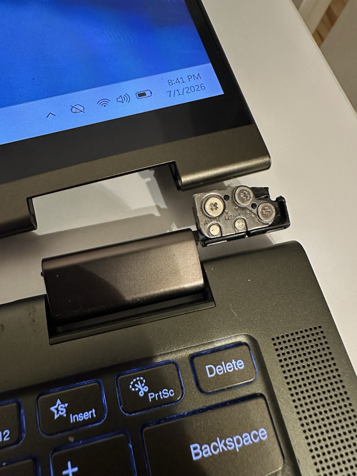 Lenovo Yoga 7 14ITL5 i5-1135G7 12GB RAM 512GB SSD 14” Touch – Hinge Issue