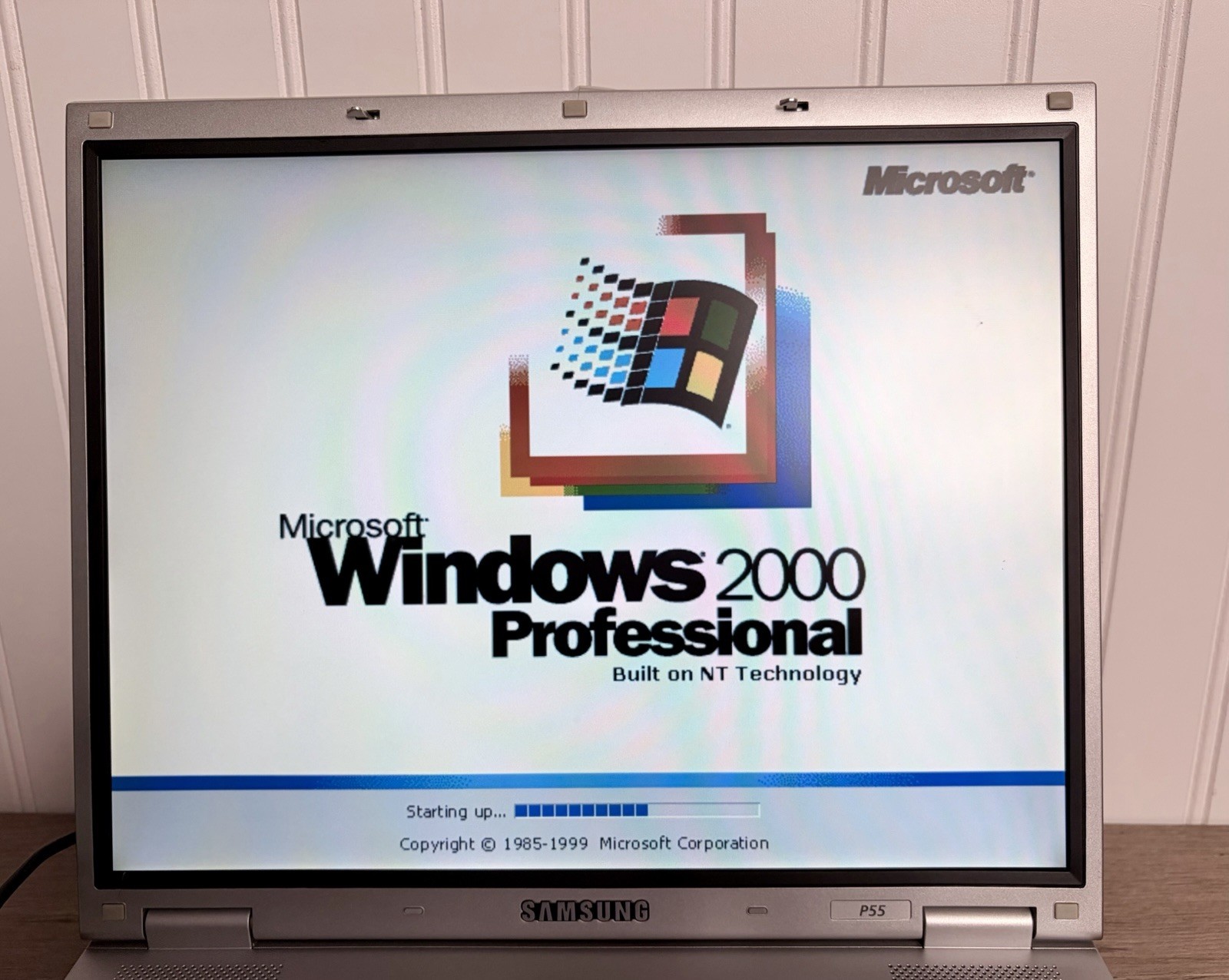 Vintage Samsung P55 – 15” Laptop – Runs Windows 2000 Professional Tested Works