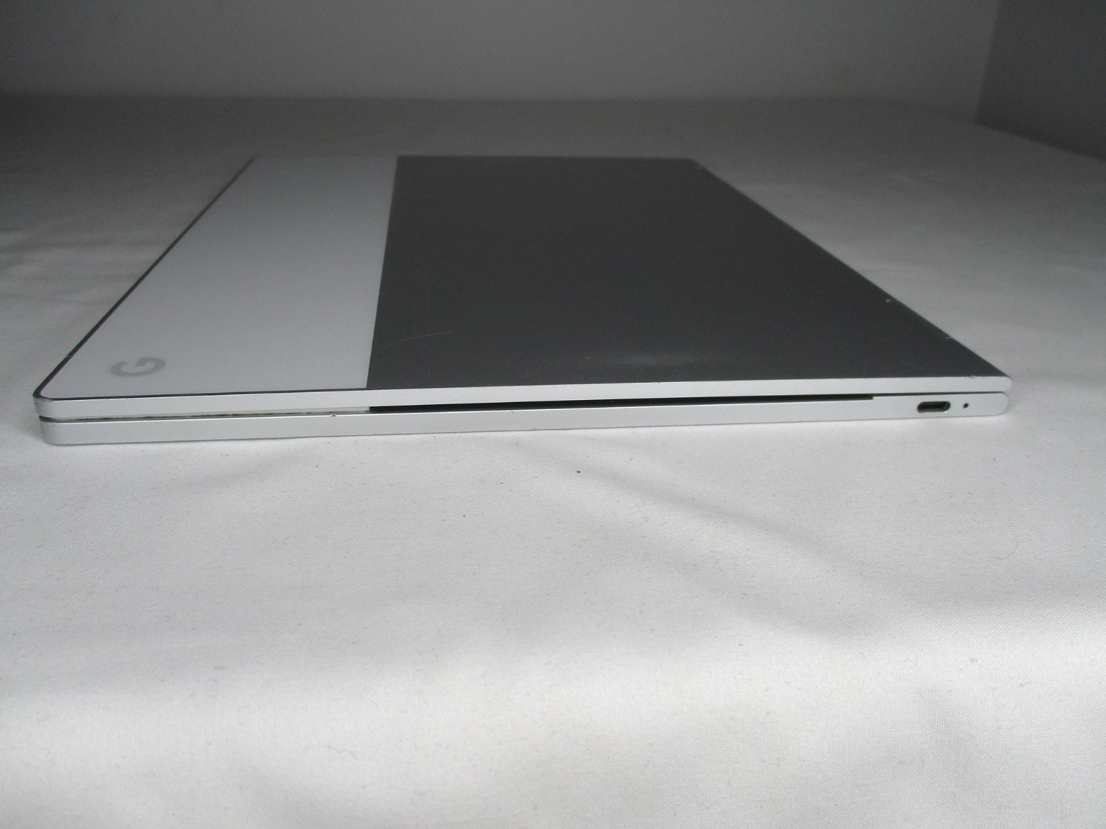 Google Pixelbook C0A Chrome 12.3″ TouchScreen i7-7Y75 16GB 512GB Wi-Fi – READ