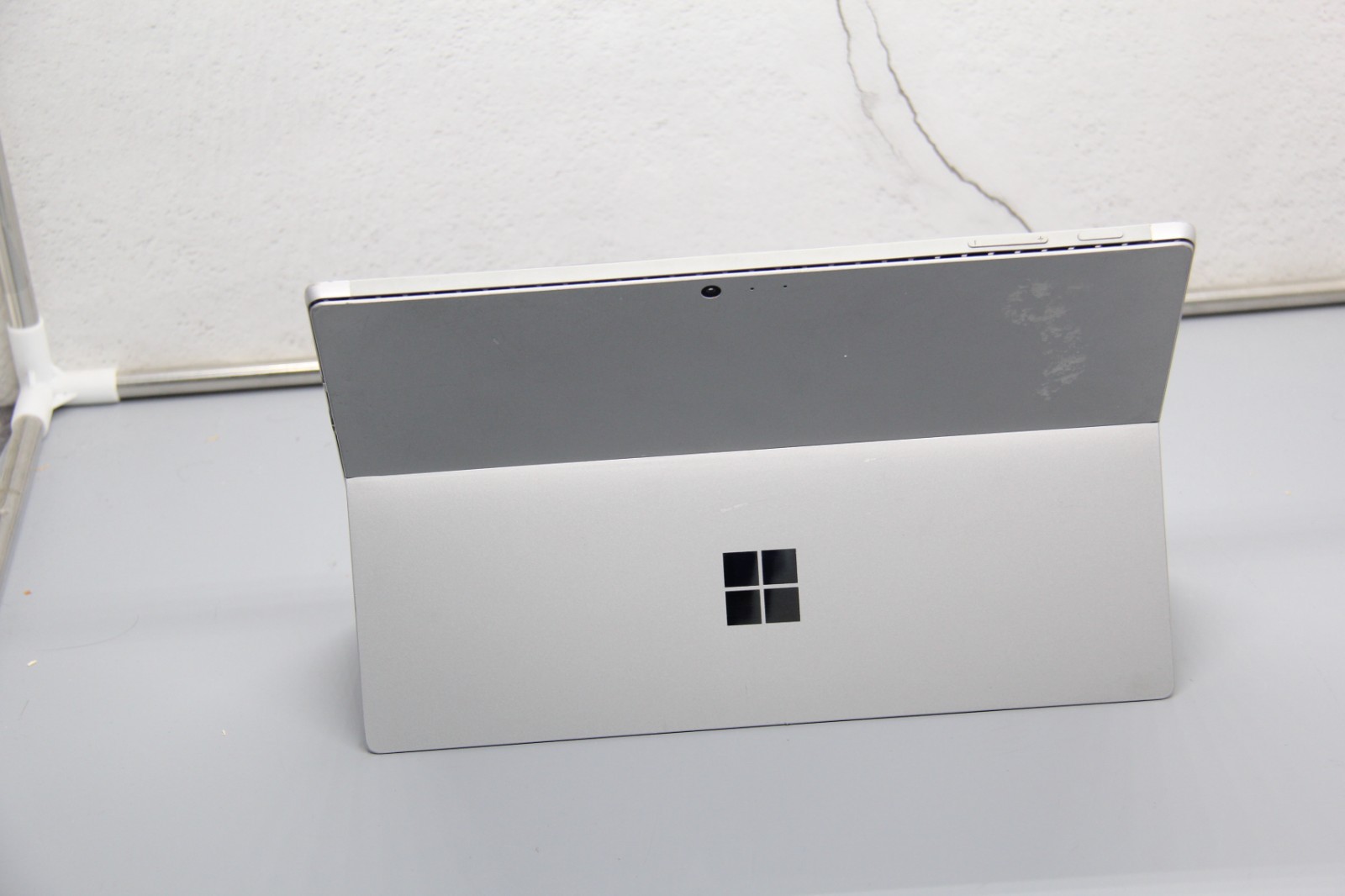 Microsoft Surface Pro 5 1796 12.3″ M3-7Y30 1.6GHz 4GB RAM 128GB SSD
