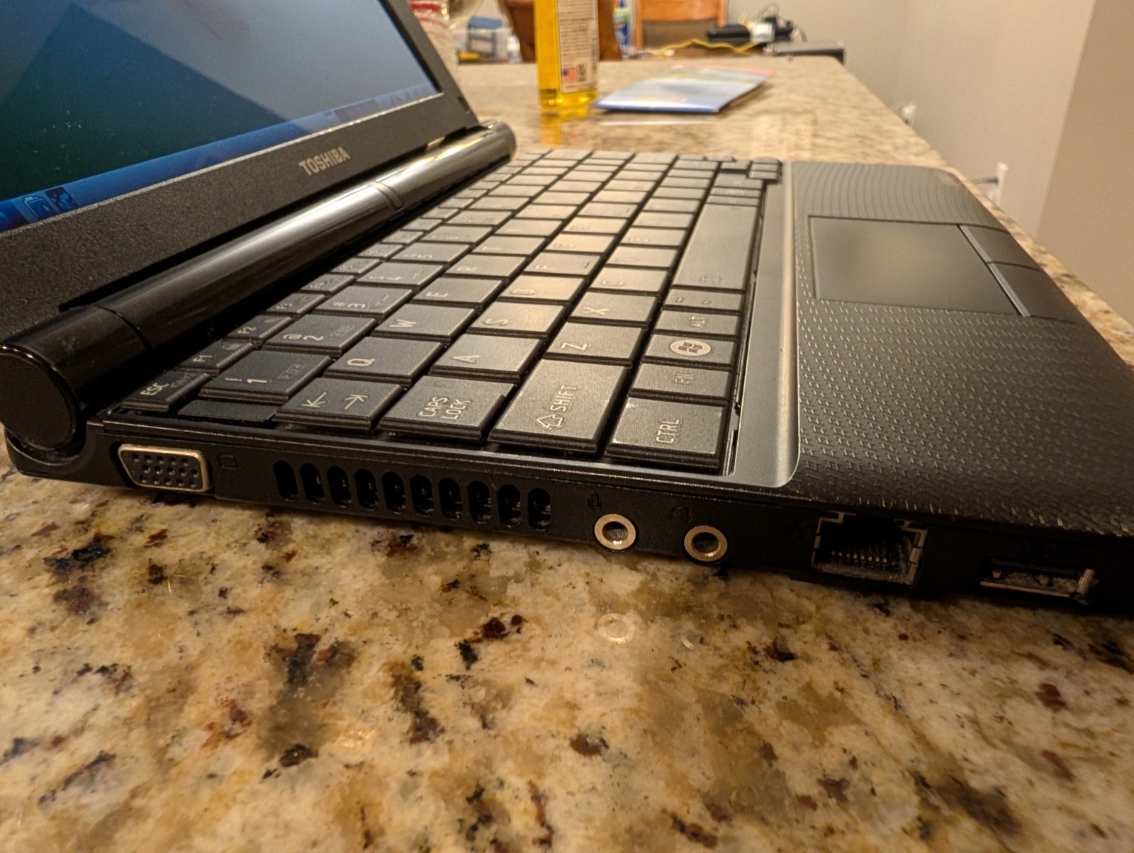 Toshiba NB255 Laptop Intel Atom N455 1.66GHz 1gb RAM 250gb HDD Windows 7 Starter
