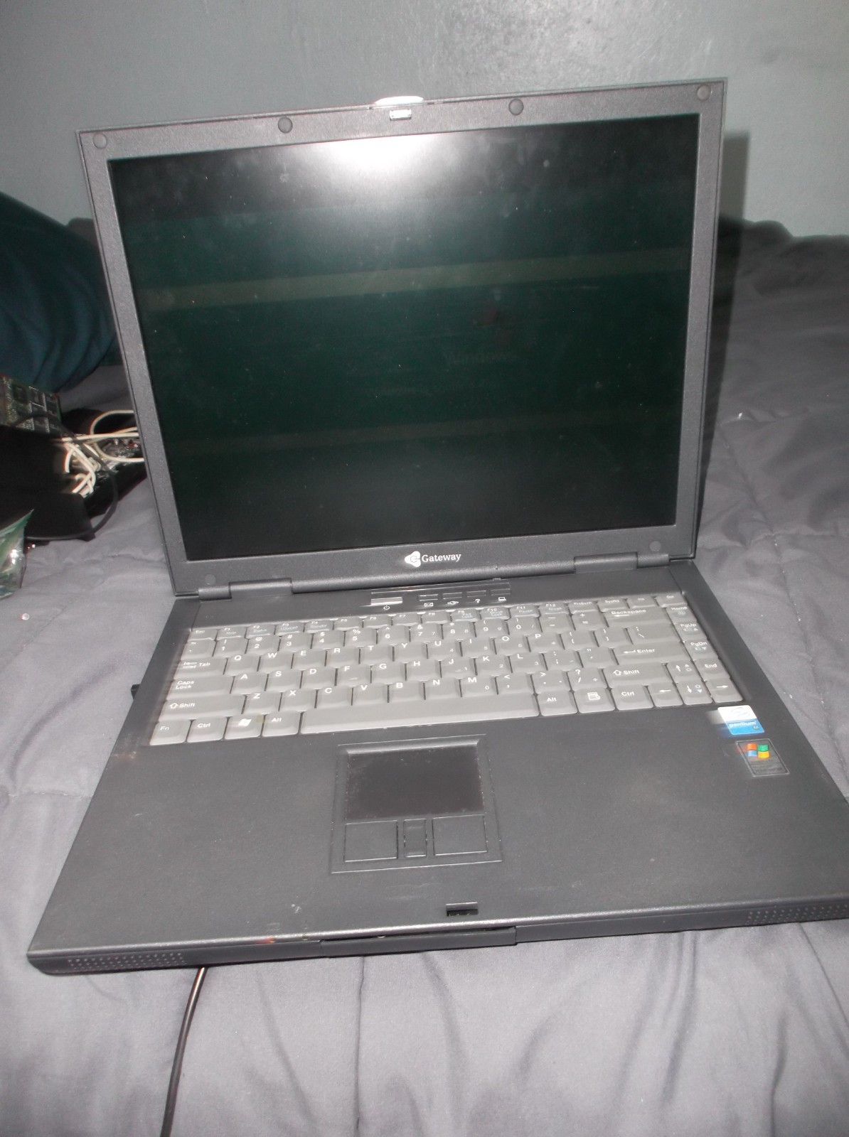 Vintage Gateway M405 Pentium M 1.6GHZ 20GB HD WINDOWS XP