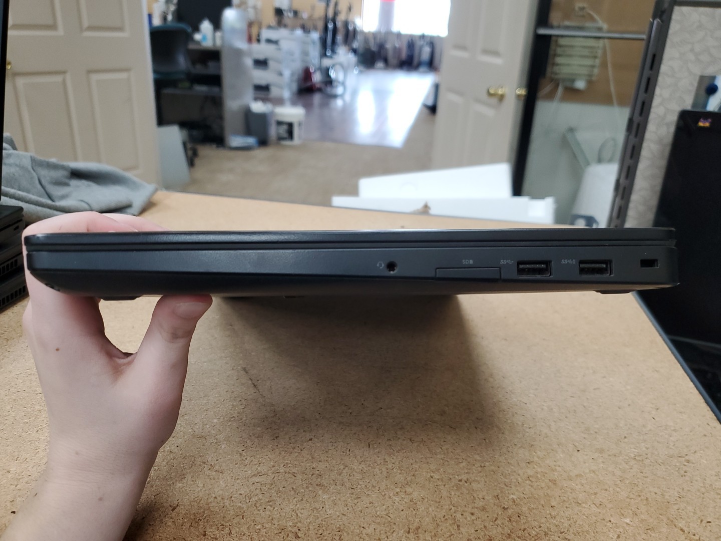 Dell Latitude E5570 15.6″ (256g SSD, Intel Core i5 6th Gen., 8GB) 041326-1