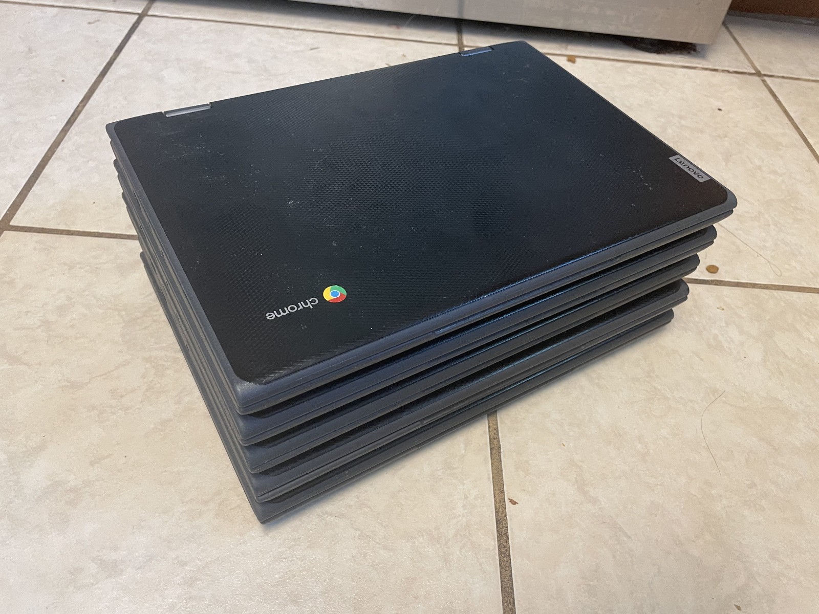Lenovo 300e 2nd Gen 11.6″ Chromebook 32GB 4GB RAM Celeron N4020-Cracked screen