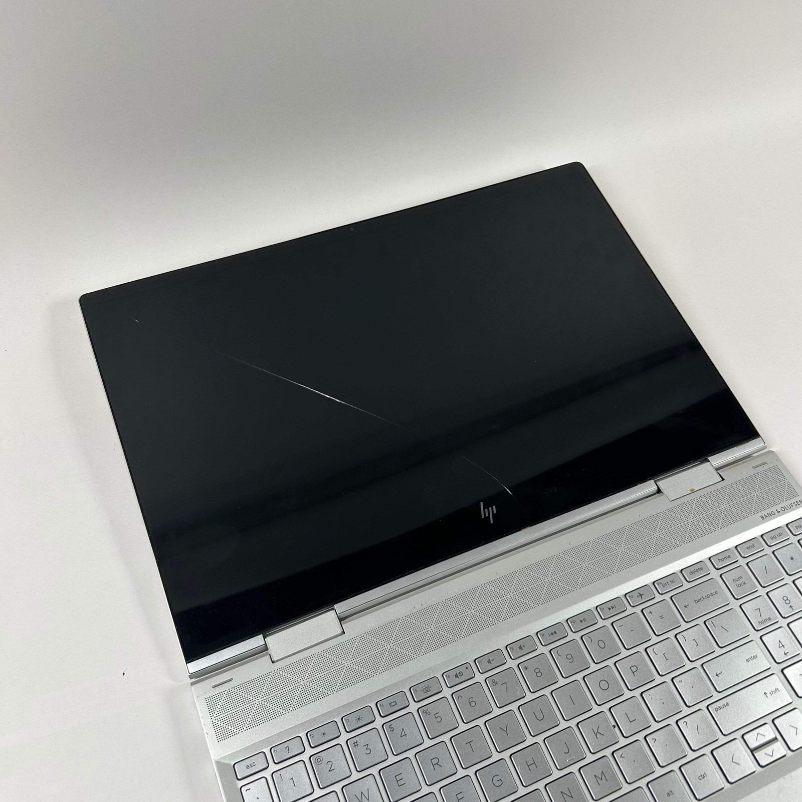Broken HP Envy x360 15M-DR0011DX 15.6″ i5-8265U 1.6GHz 8GB RAM 256GB SSD READ
