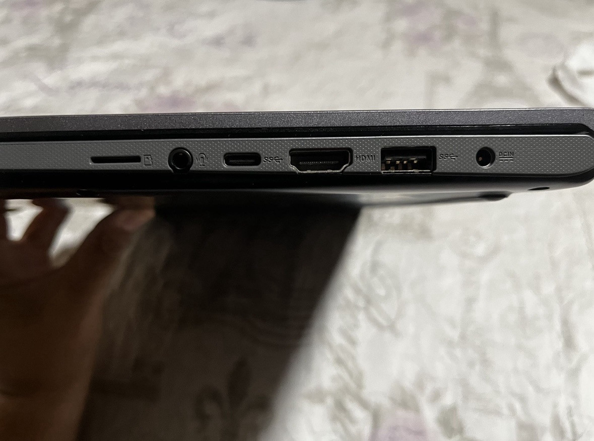 Asus VivoBook 15 F512D Ryzen 7 3700U, 8 GB Ram, 512GB HD Pow