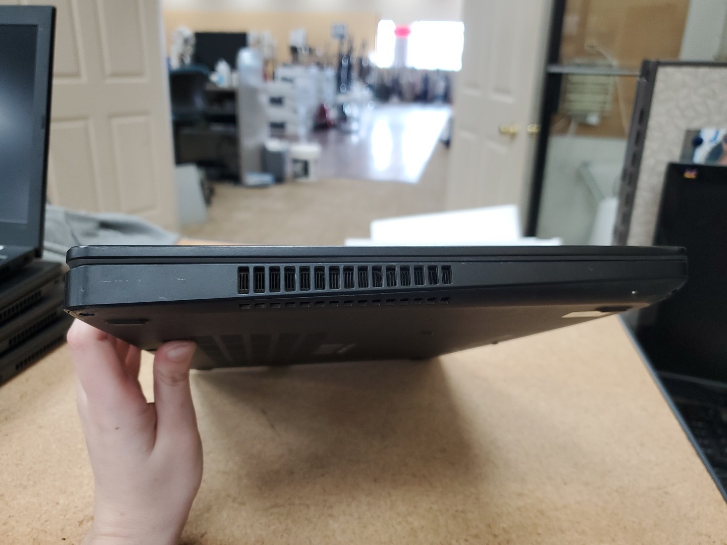 Dell Latitude E5570 15.6″ (256g SSD, Intel Core i5 6th Gen., 8GB) 041326-1