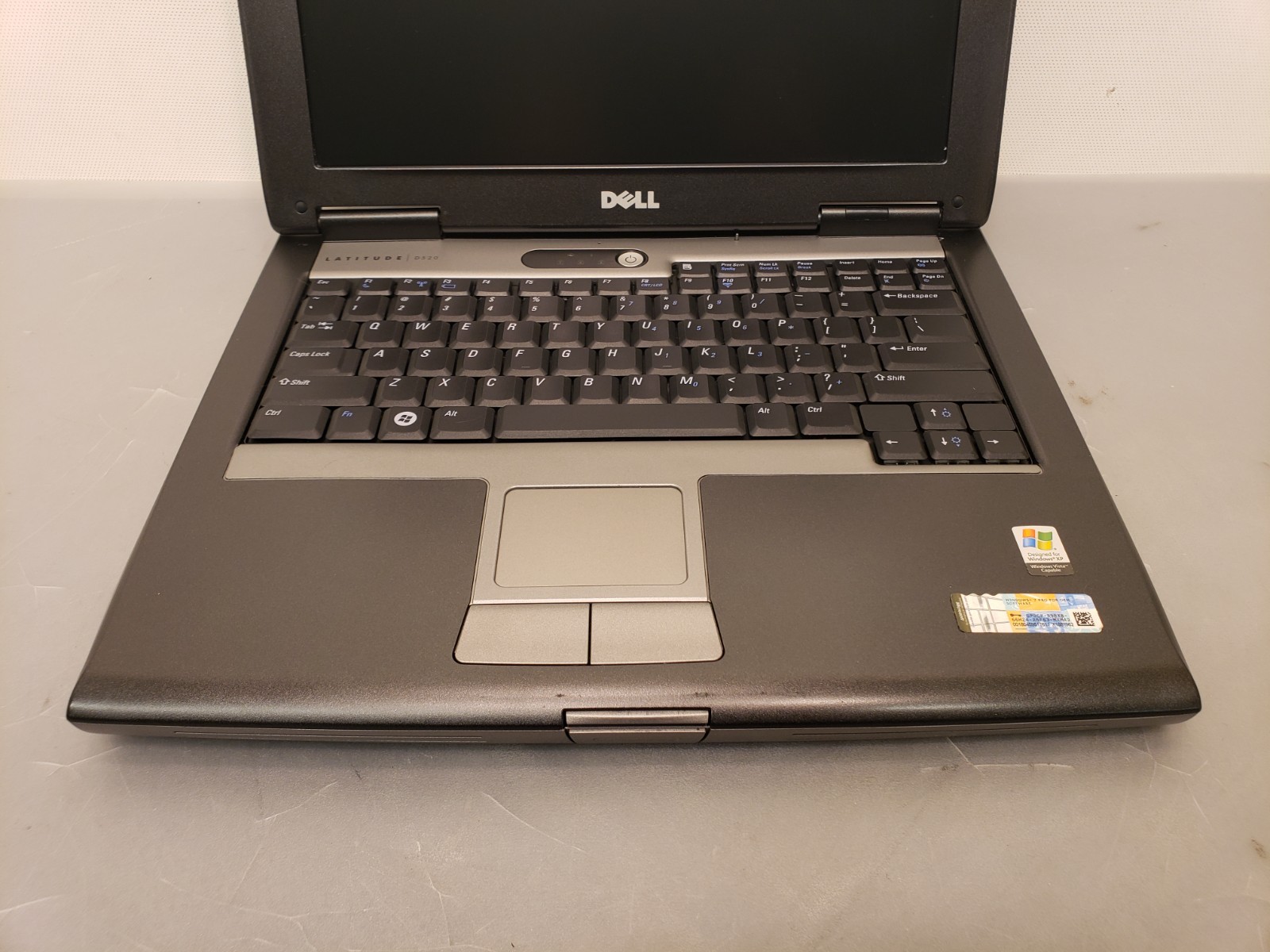 Vintage Dell Latitude D520 Laptop 14″ Core2 Duo 1.83GHz 1.5GB 320GB Win XP Pro
