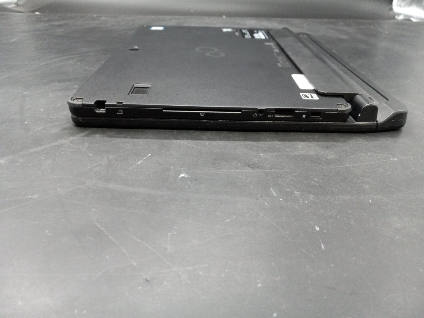 Lot of 13 – Fujitsu Stylistic Q739 – i7-8665U 1.90GHz – 16GB – 256GB – No OS