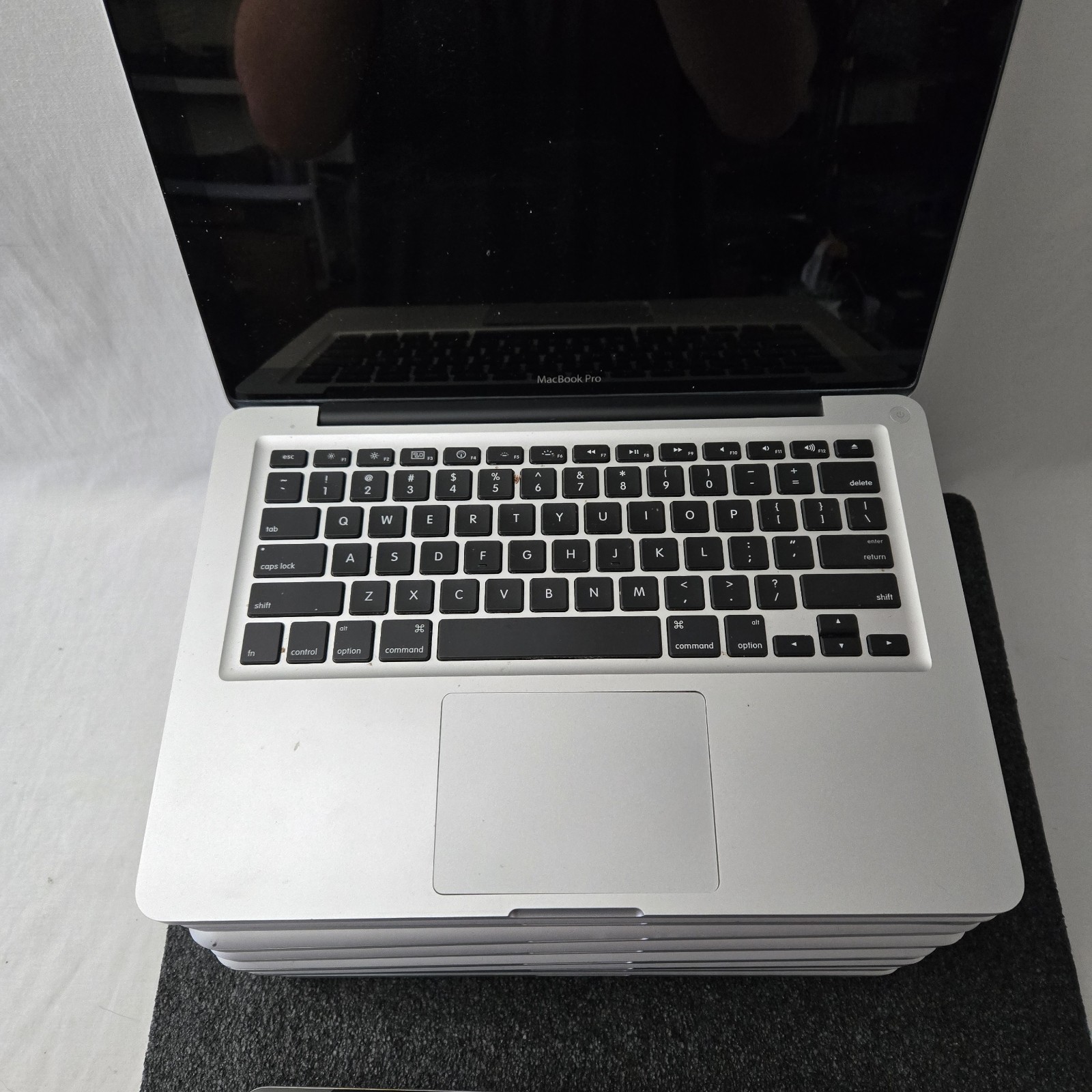 Lot of (9) Apple MacBook Pro A1278 Core 2 Duo 2.26GHz – Mixed Ram & HDD – PARTS