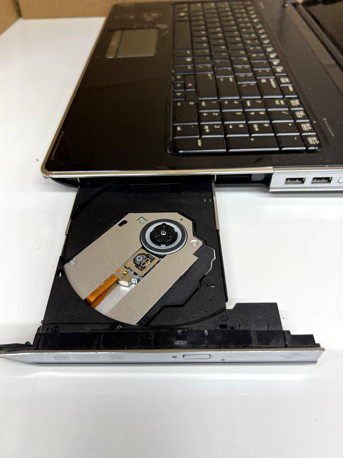 HP dv7-2112TX Laptop PC 1TB HDD 4GB Memory Intel Core 2 Duo Windows Vista