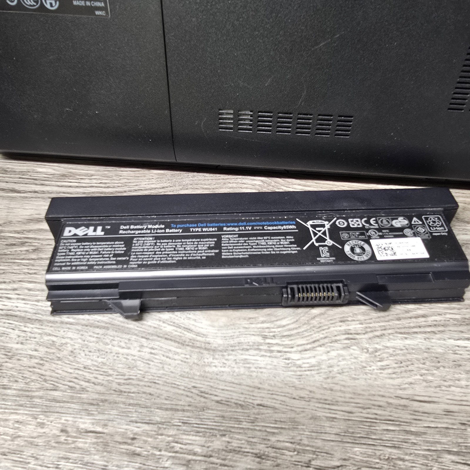 Dell Latitude E5500 Laptop Core 2 Duo P8400 2.26GHz 2GB Boots Win7 Pro