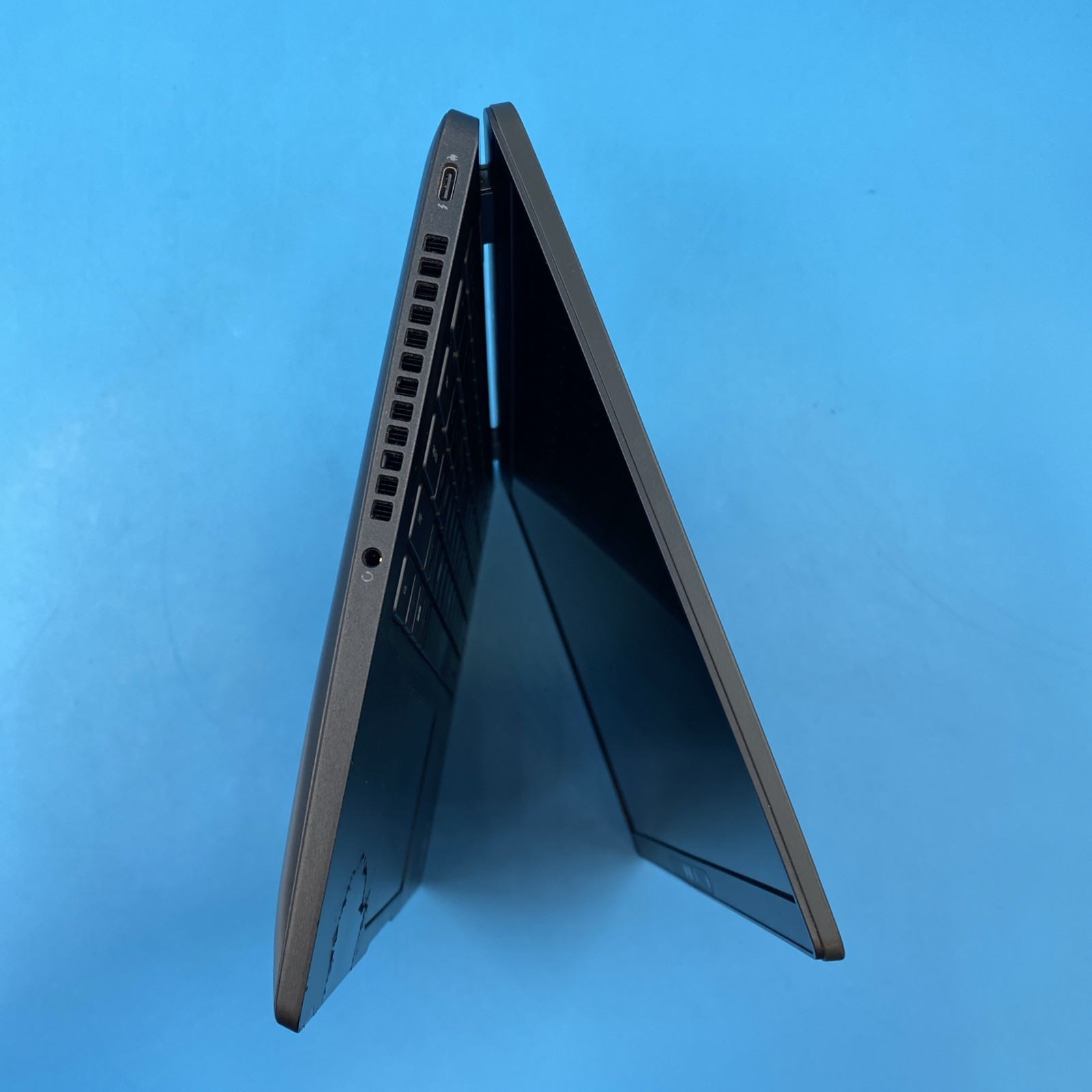 Dell Latitude 7430 | i5-1240P | 16GB RAM | 256GB SSD | NO OS | 50% BATTERY