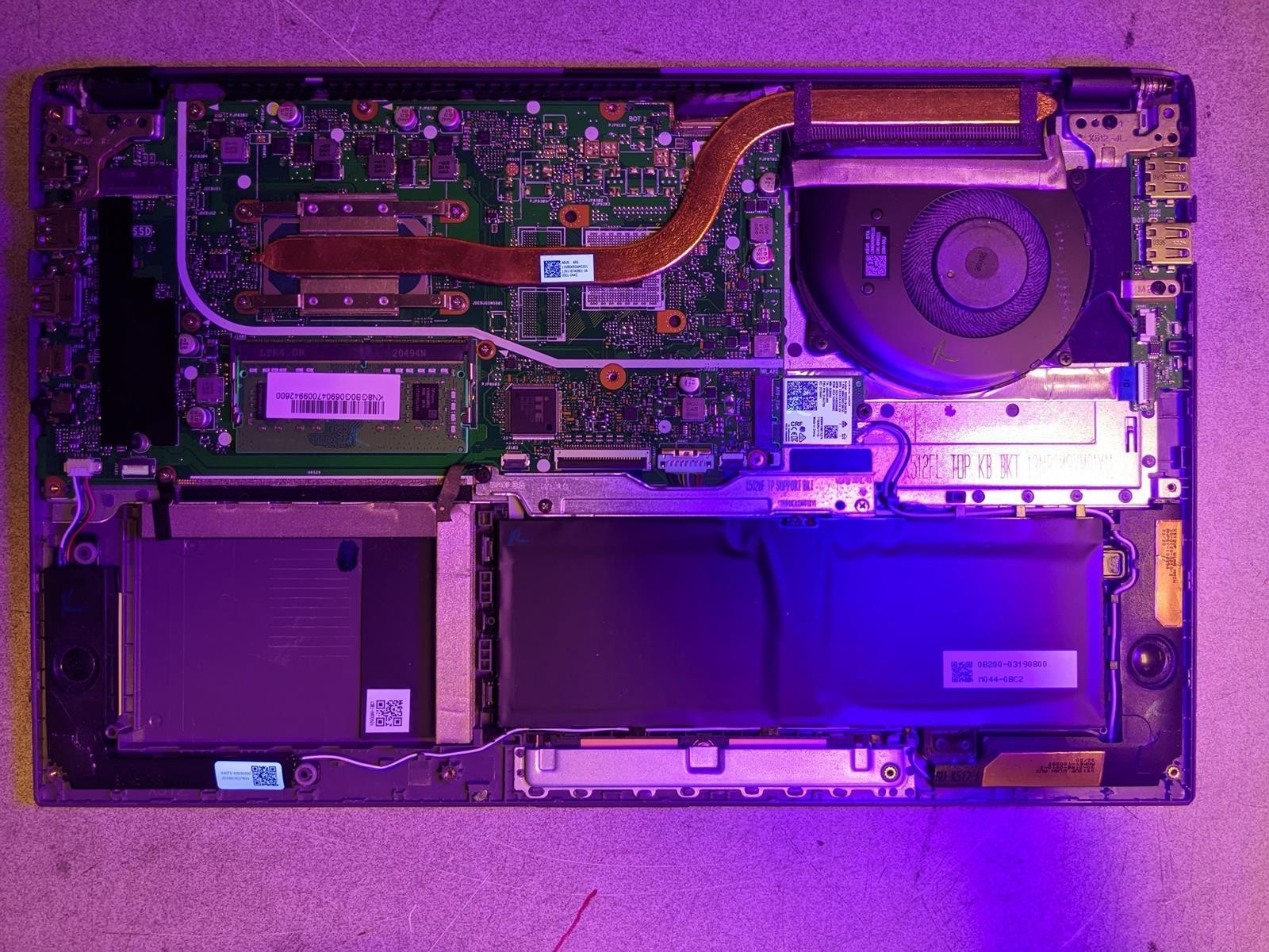ASUS VIVOBOOK F512J i3-1005G1 @ 1.20 GHz, 8GB RAM, NO HDD/OS – (FOR PARTS)