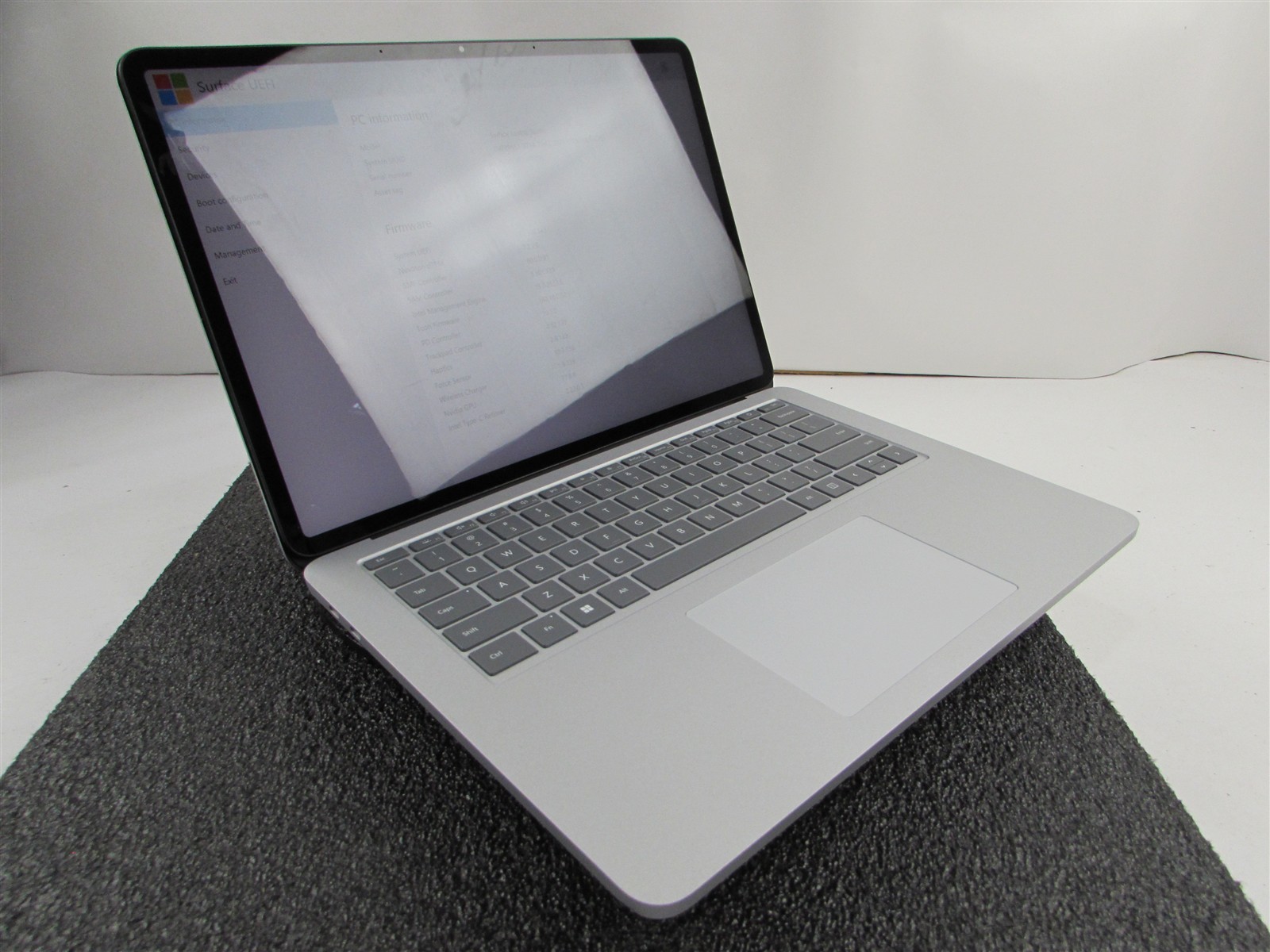 Microsoft Surface Laptop Studio 1964 i7-11370H 1TB SSD 32GB RTX A2000 *No A/C*