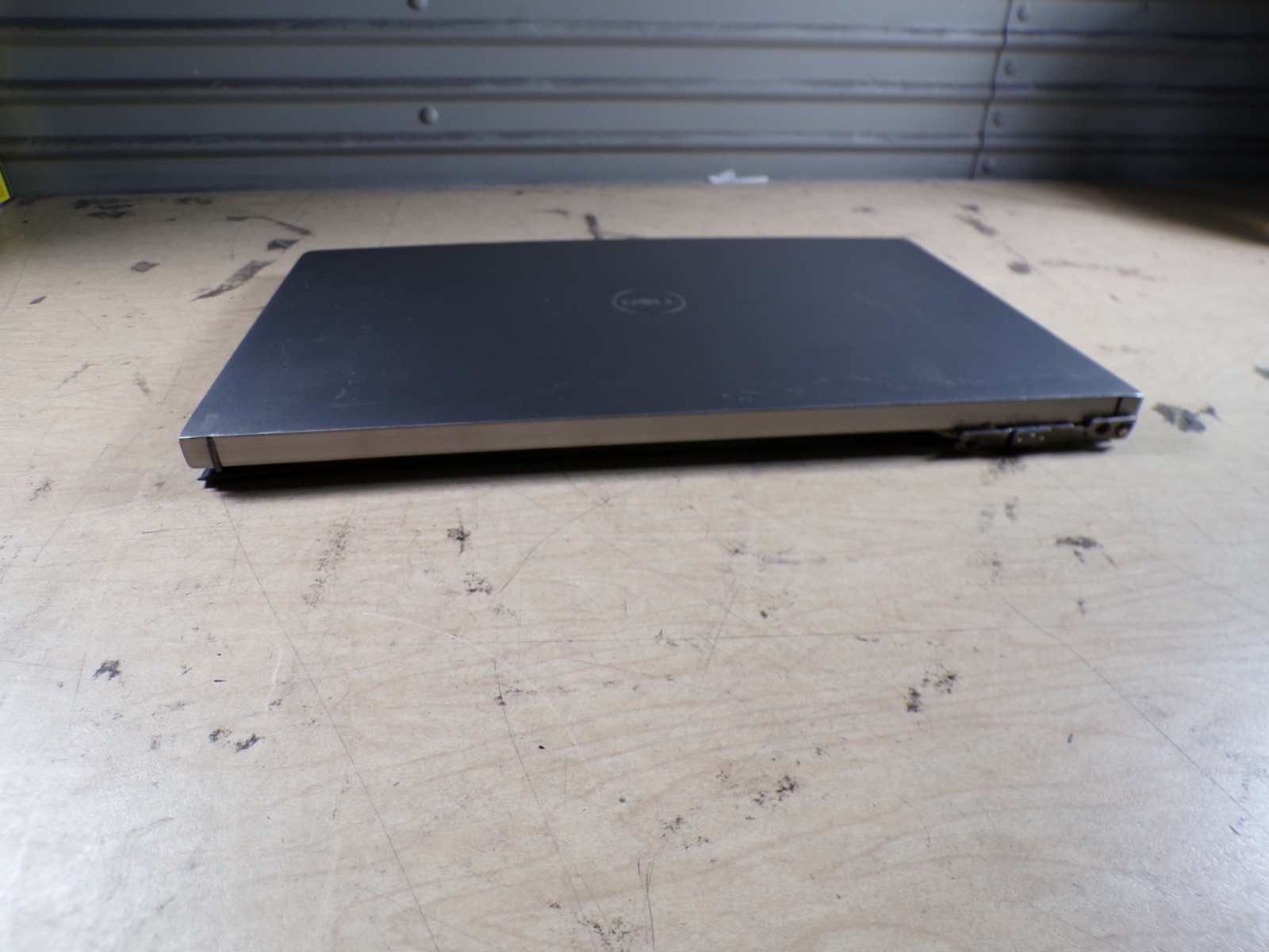 DELL VOSTRO I5 5510 INTEL CORE I5-11320H 8GB RAM **BR0KEN HINGE/ POWER ON BOOT