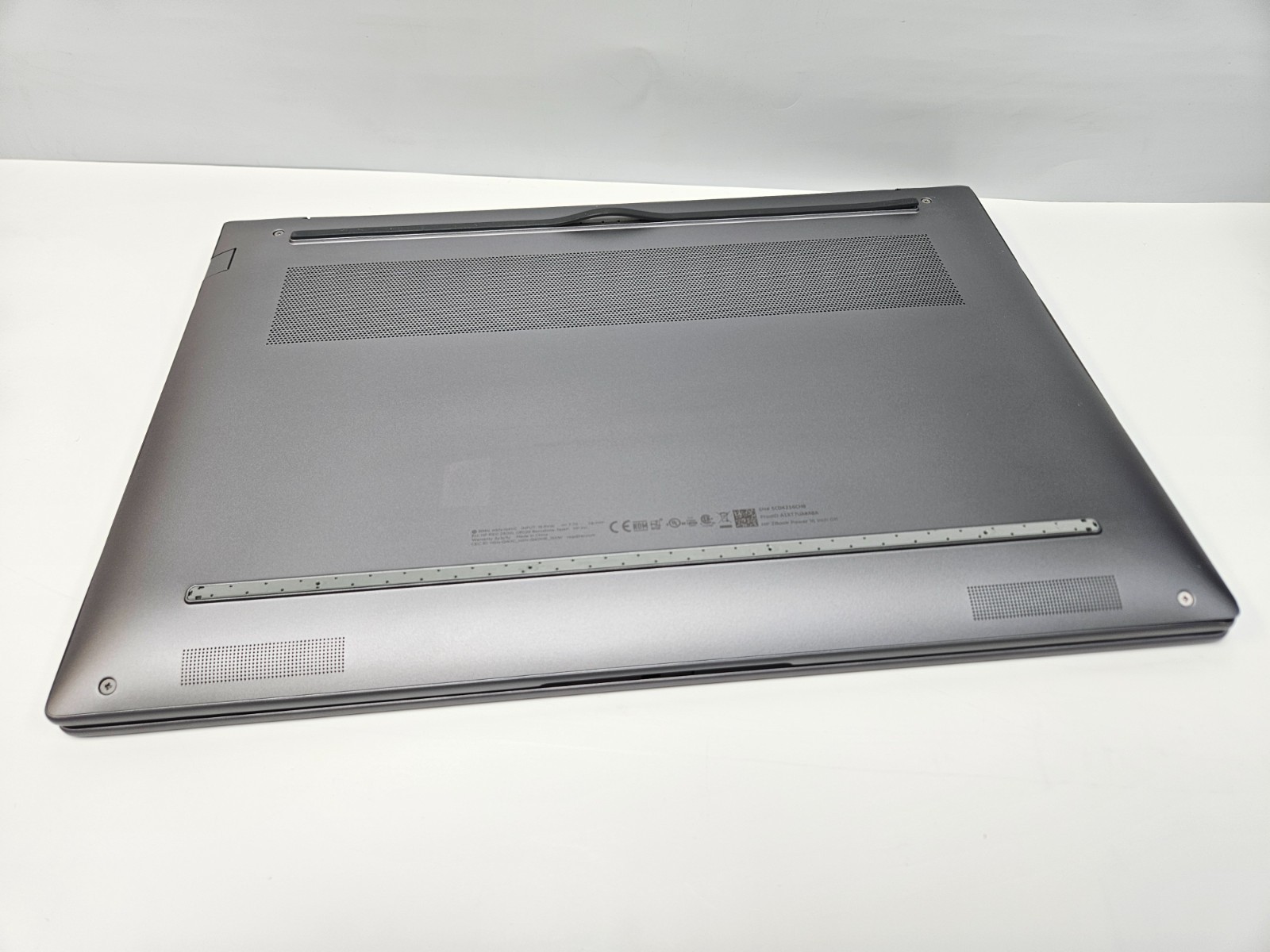 HP ZBook Power G11 16″ Mobile Workstation Ultra 7 165H 32GB – 1TB SSD Watrranty