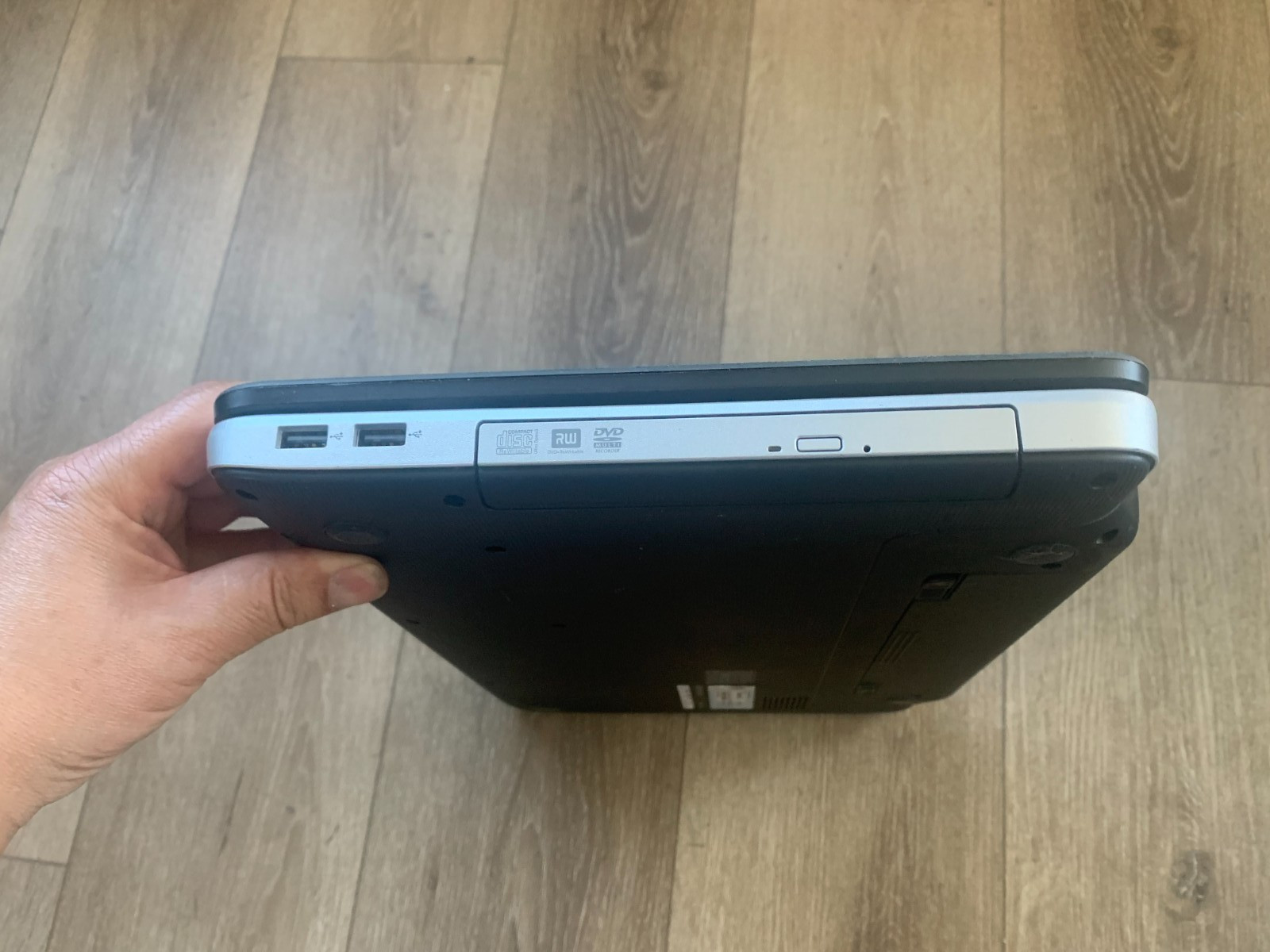 Dell Vostro 1540 15.6″ Core i3 M370 2.40GHz 3GB RAM 500GB HDD Win 10 Pro