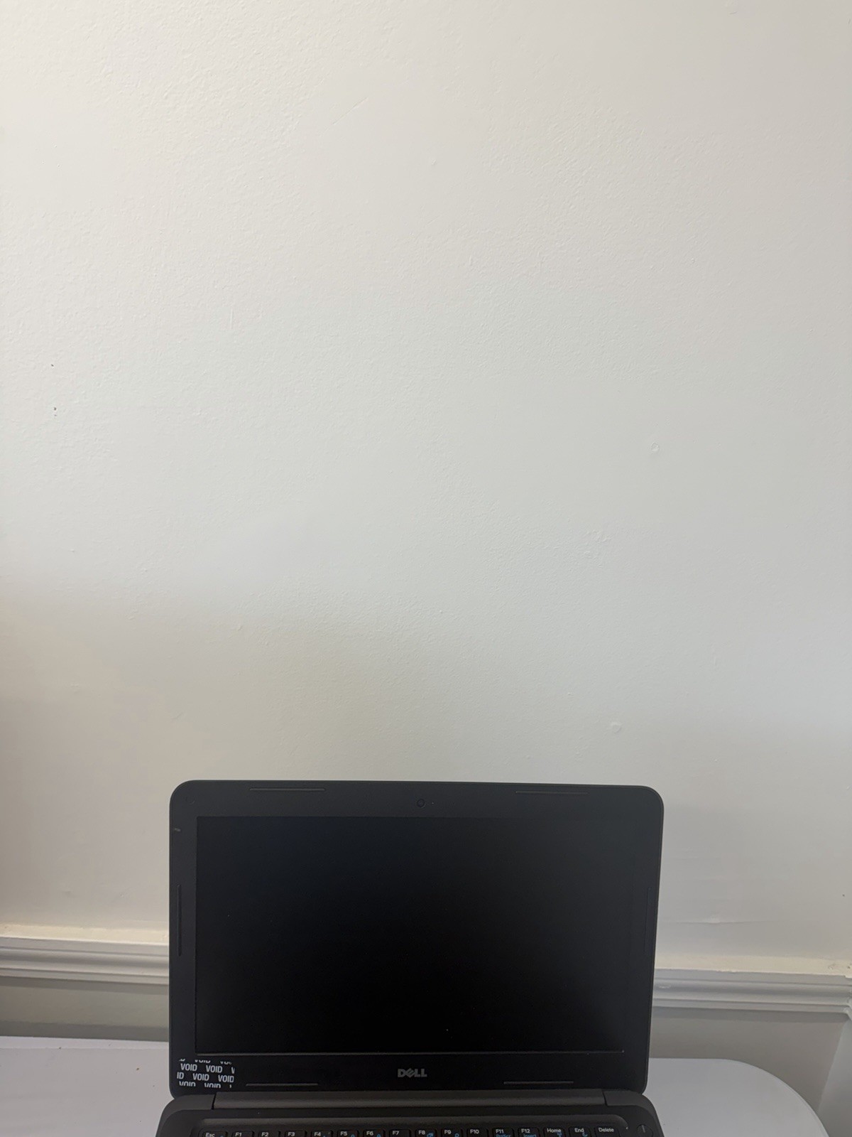 Dell Latitude 3380 Laptop – Good Screen – Intel i3-6006U – RAM 4GB – Read Des