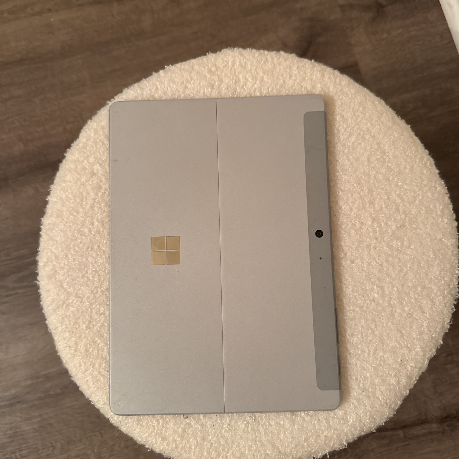 Microsoft Surface GO 2nd. Gen – 10.5″ Intel Core M3 8GB RAM 128GB Storage
