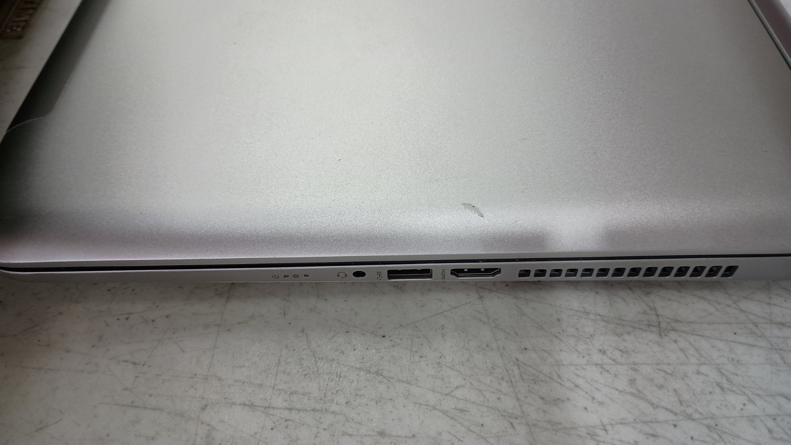 HP ENVY 17-s017cl Touchscreen Laptop (Intel Core i7-6500U, 8GB RAM, DVD, READ)
