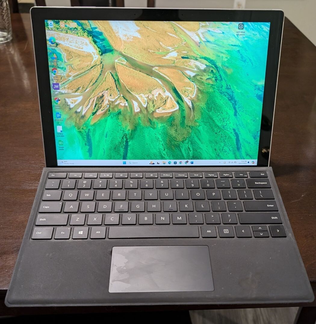 Microsoft Surface Pro 7+ 12.3″ (128GB, i3 11th Gen., 4.10GHz, 8GB) with Pen