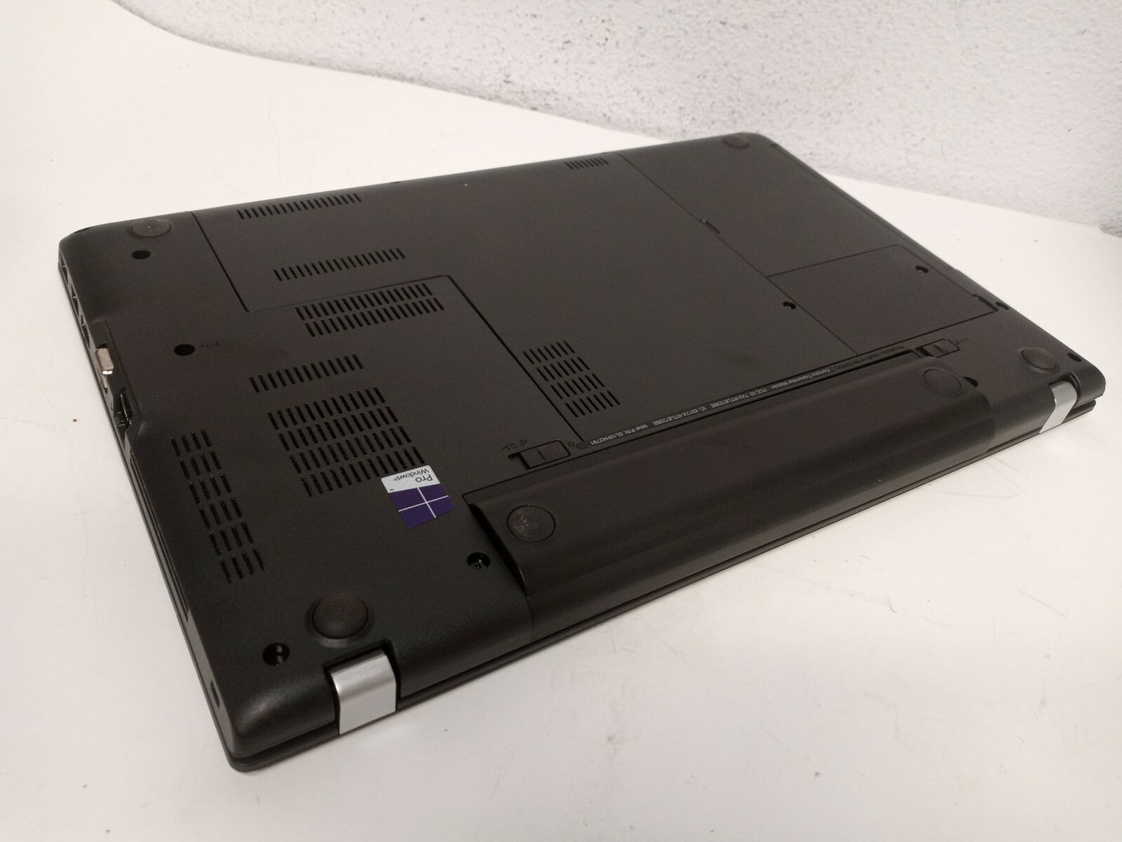 Lenovo Thinkpad E555 15.6” AMD A6-7000 Radeon R4 2.2GHz 4GB 500GB HDD BT Win10