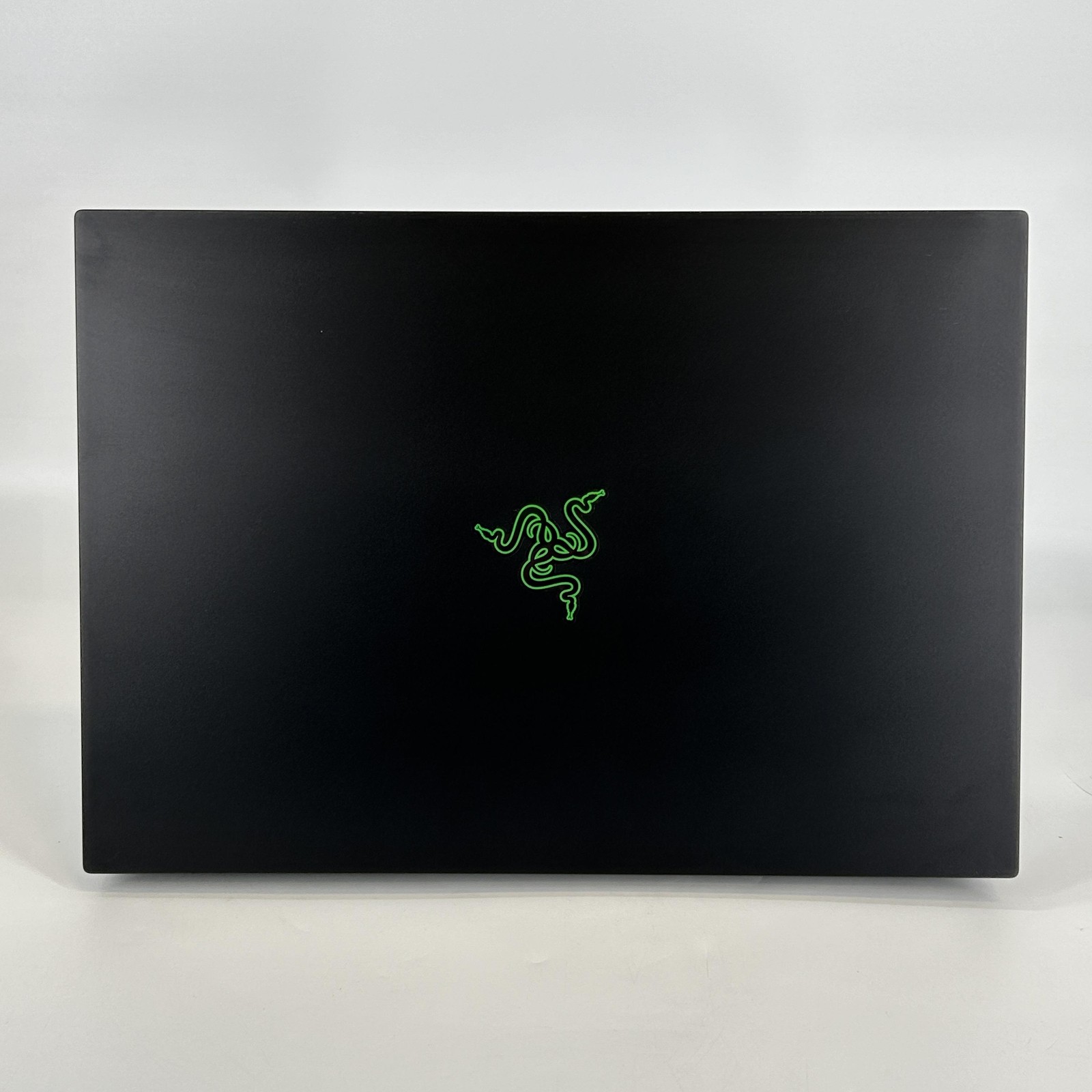 Razer Blade 16 240Hz QHD+ 2025 2.0 GHz Ryzen AI 9 HX 370 32GB 4TB/2TB RTX 5090