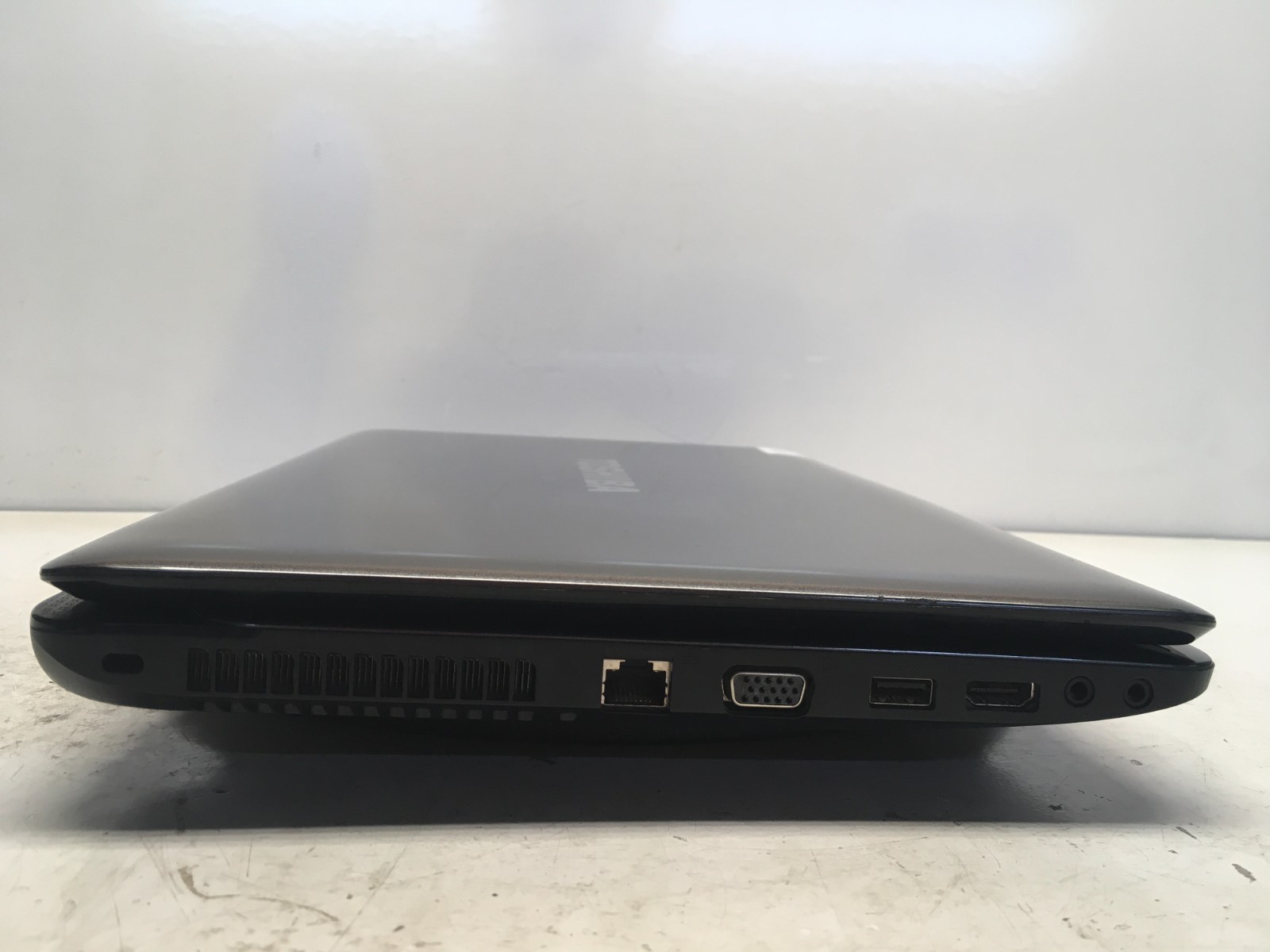 Toshiba Satellite L655-S5166X Intel Core i5-2410M 2.3GHz 4 GB – Cracked Screen