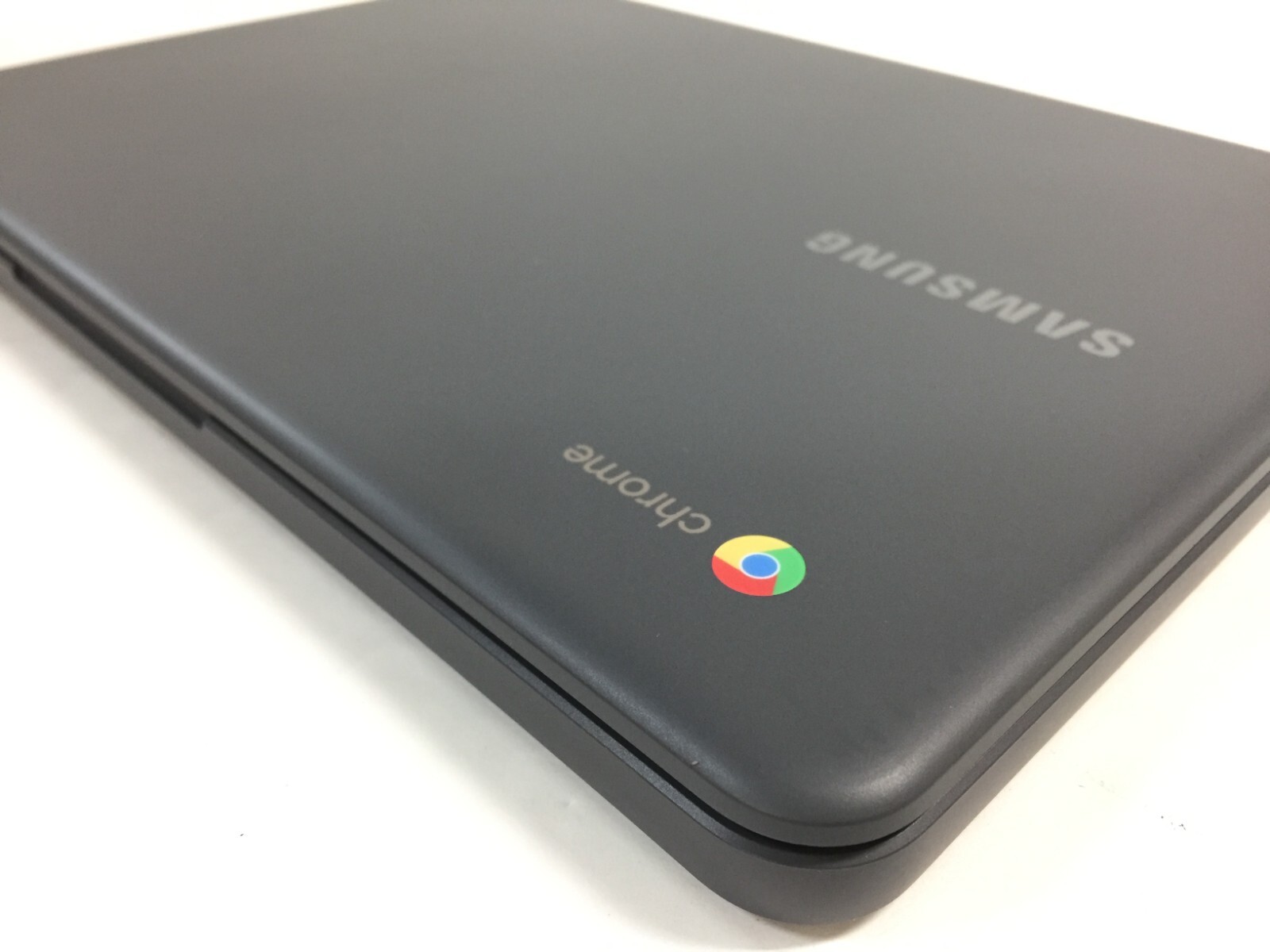 Samsung Chromebook 3 XE500C13-S01US 11.6″/Intel N3050/2GB RAM/16GB eMMC/ChromeOS