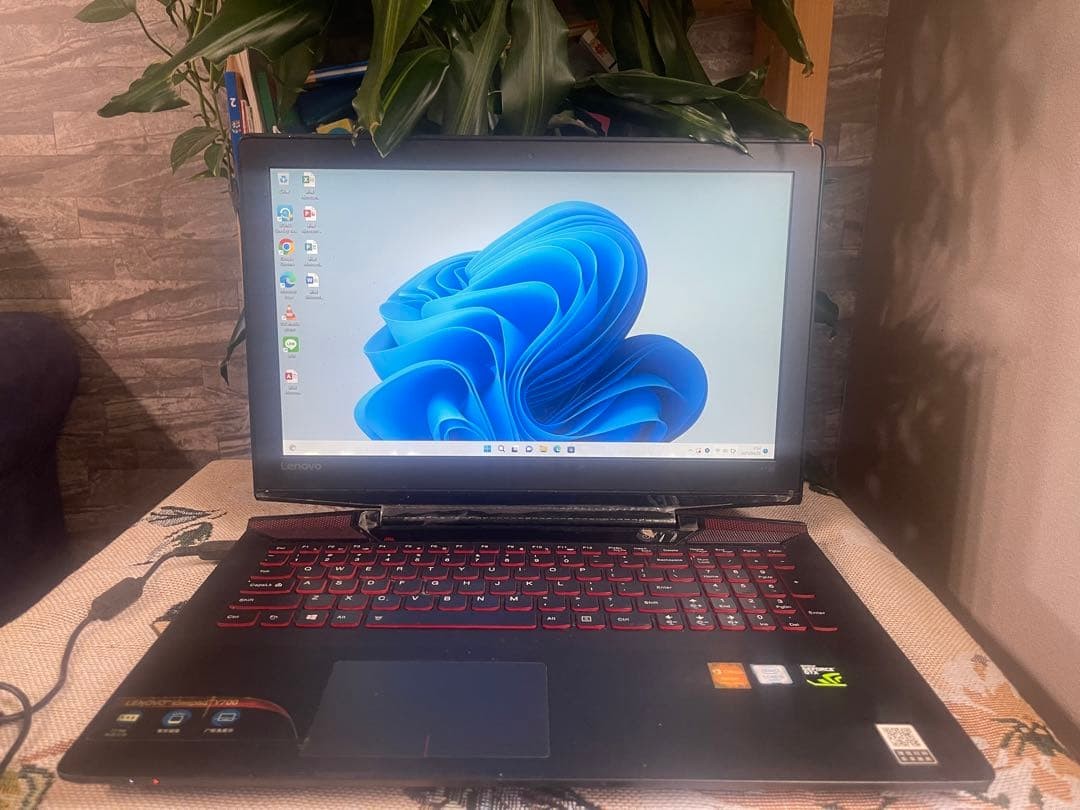 Lenovo Y700-15ISK 15.6″ i5-6300HQ 8GB RAM 256GB SSD+640GB HDD Nvidia GTX 960M