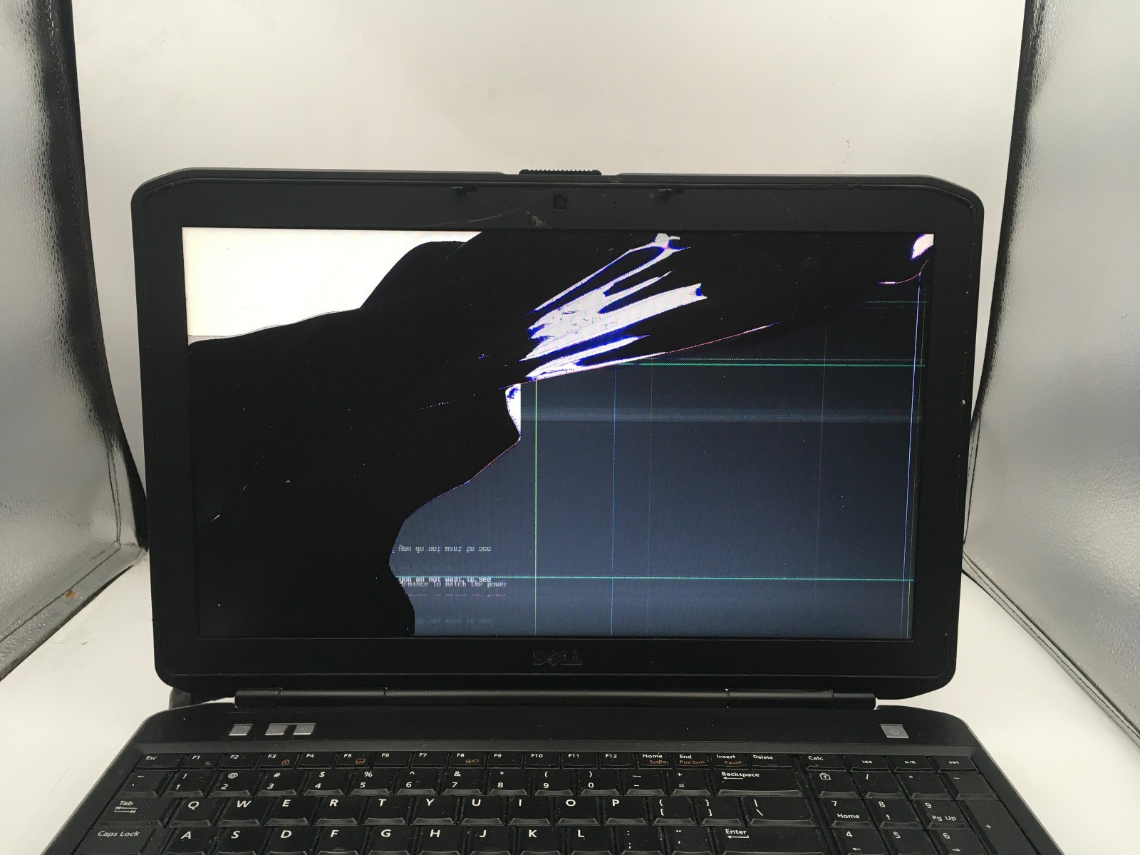 DELL LATITUDE E5530 – FOR PARTS/BROKEN LCD – INTEL i5-3320M – NO RAM – READ – BB