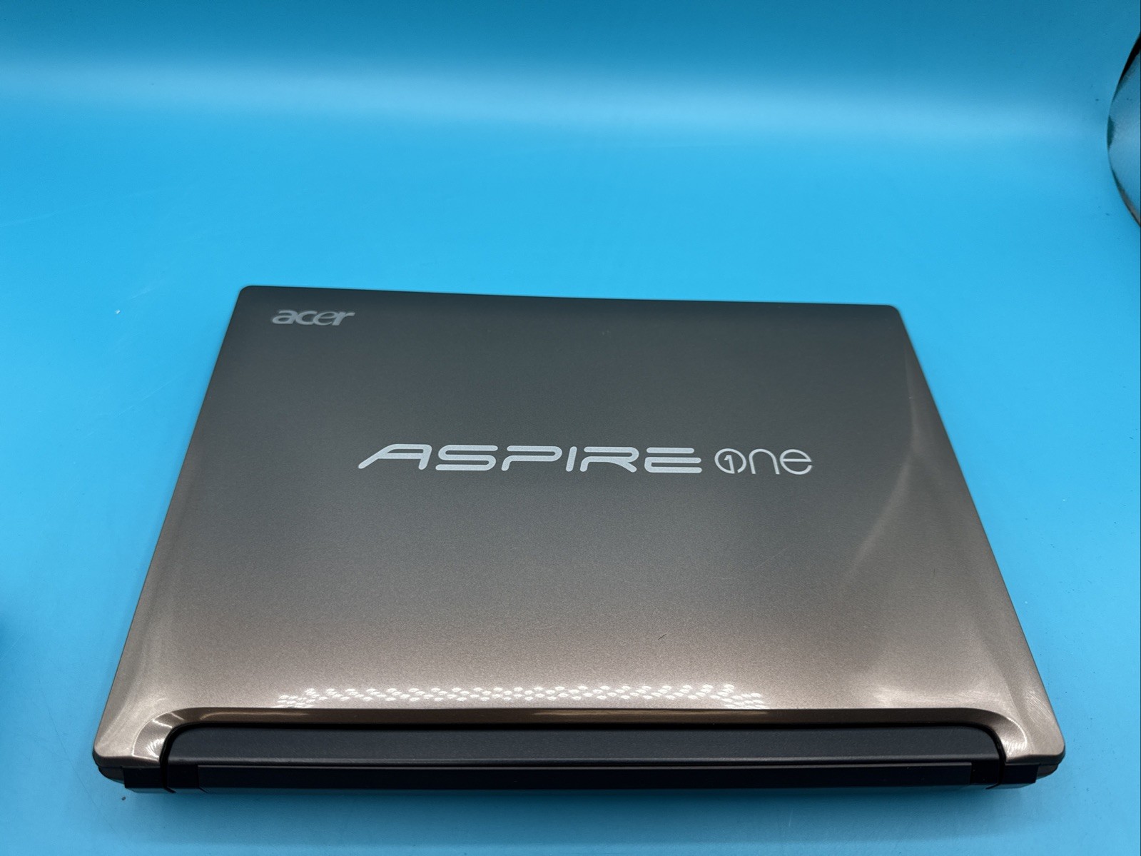 Acer Aspire One Happy PAV70 Black Mini Laptop Netbook Bodhi Linux Installed