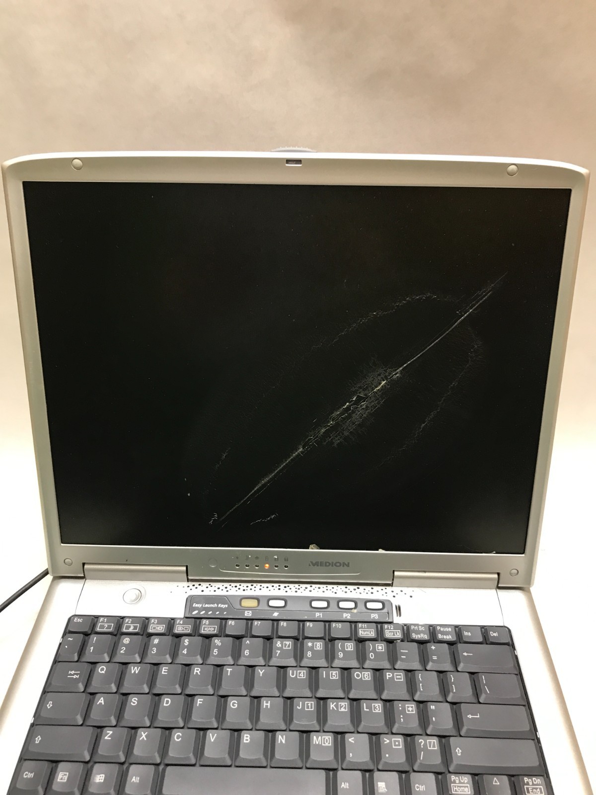 Medion MD 5275 15″ Intel Pentium 4 512MB RAM NO HDD/OS For Parts READ DESC! – DW