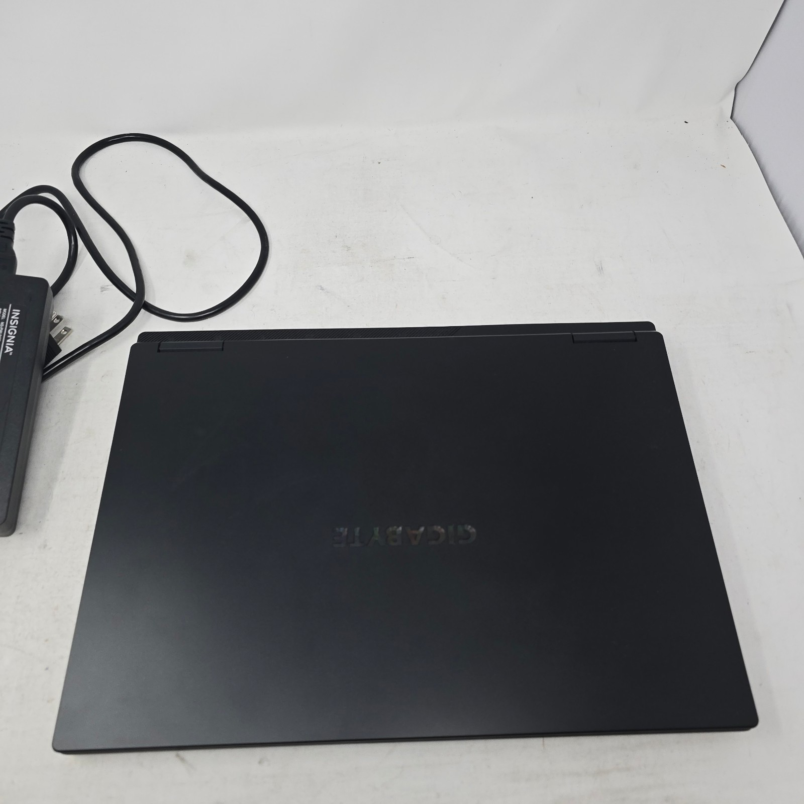 GIGABYTE – GAMING A16 – Core I7 13620H – 16GB DR5 – SSD 512GB – RTX4050 – Clean