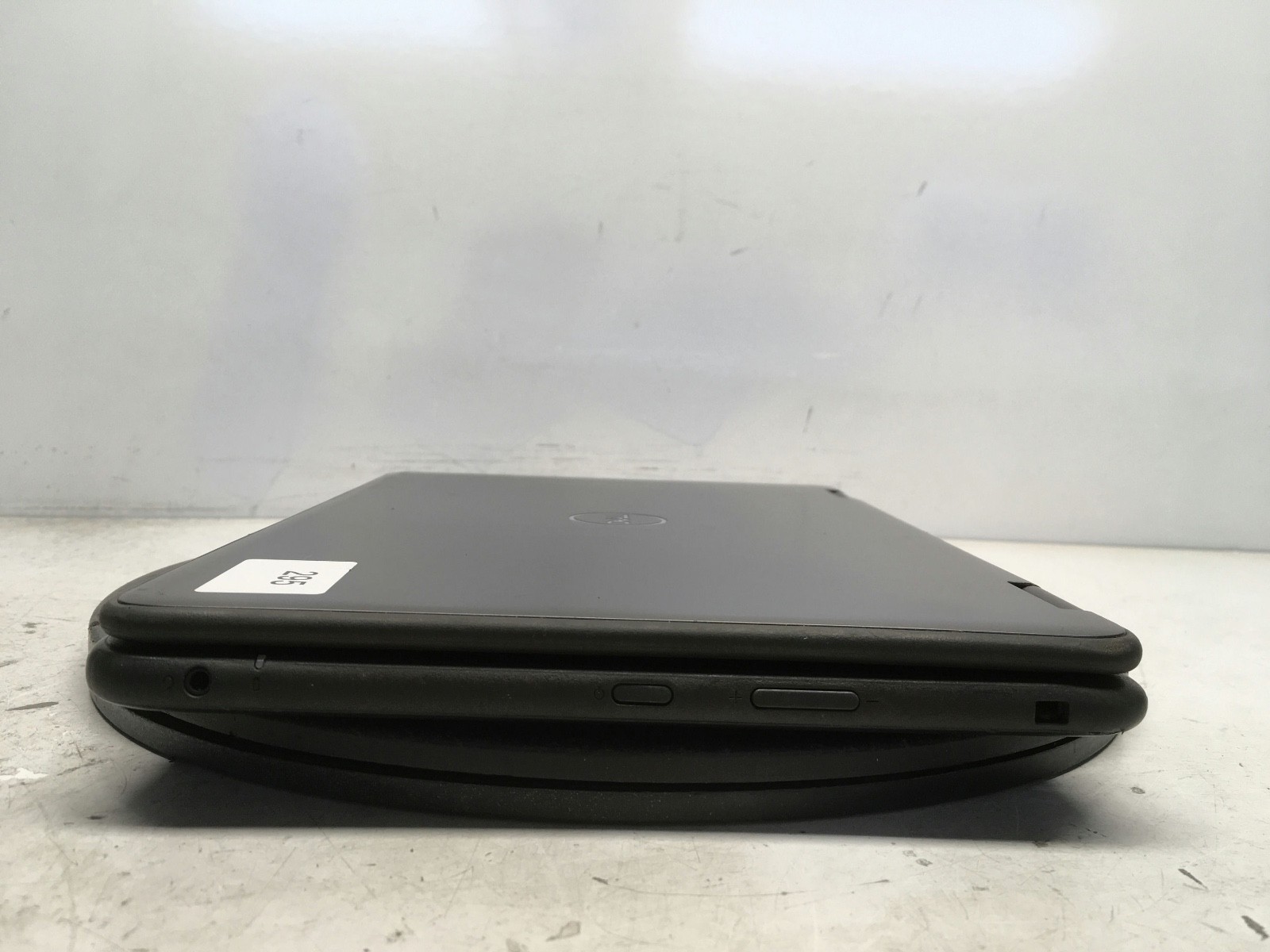 Dell Latitude 3190 2-In-1 Intel Pentium Silver N5000 1.1GHz 4 GB NO HDD