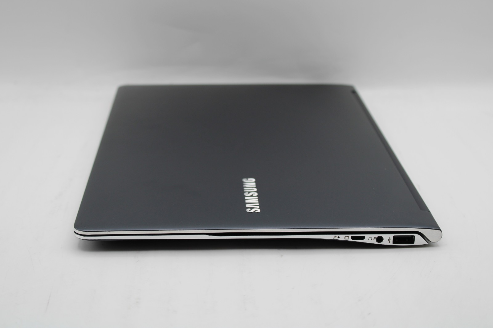 Samsung Series 9 NP900X3E i7-3537U 4GB RAM 256GB SSD No OS