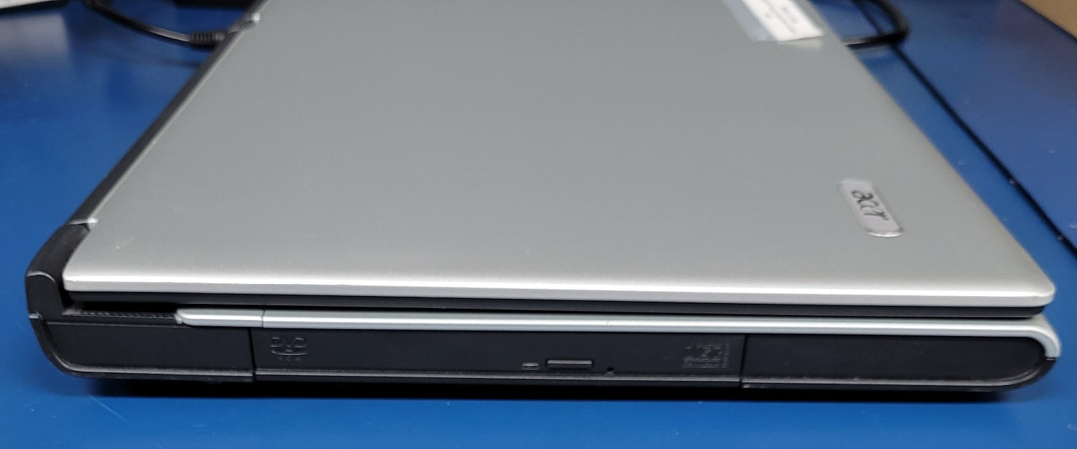 Acer Aspire 3003 LCi Laptop / AMD Sempron 3000 CPU / 640 KB RAM / NO HDD