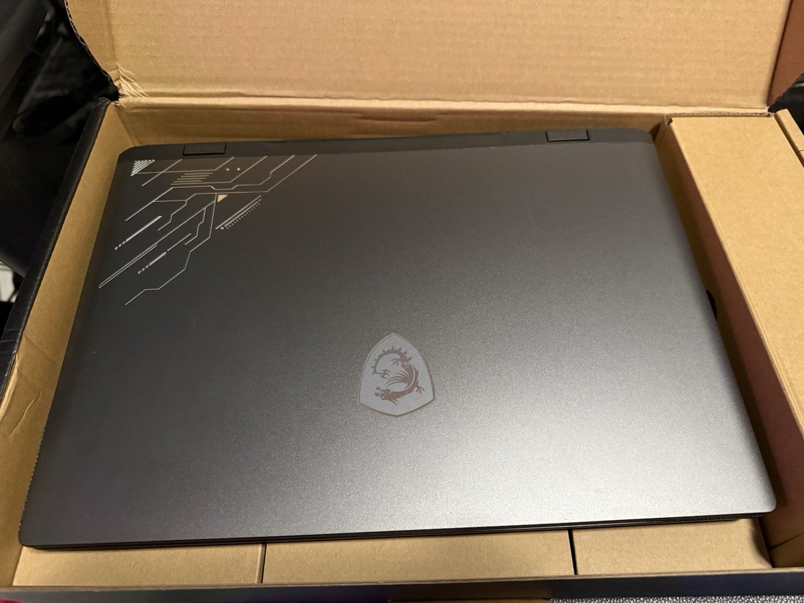 MSI Crosshair 18 HX AI A2XWGKG-012US 18″ Gaming Laptop QHD U9-275HX 5070 1TB