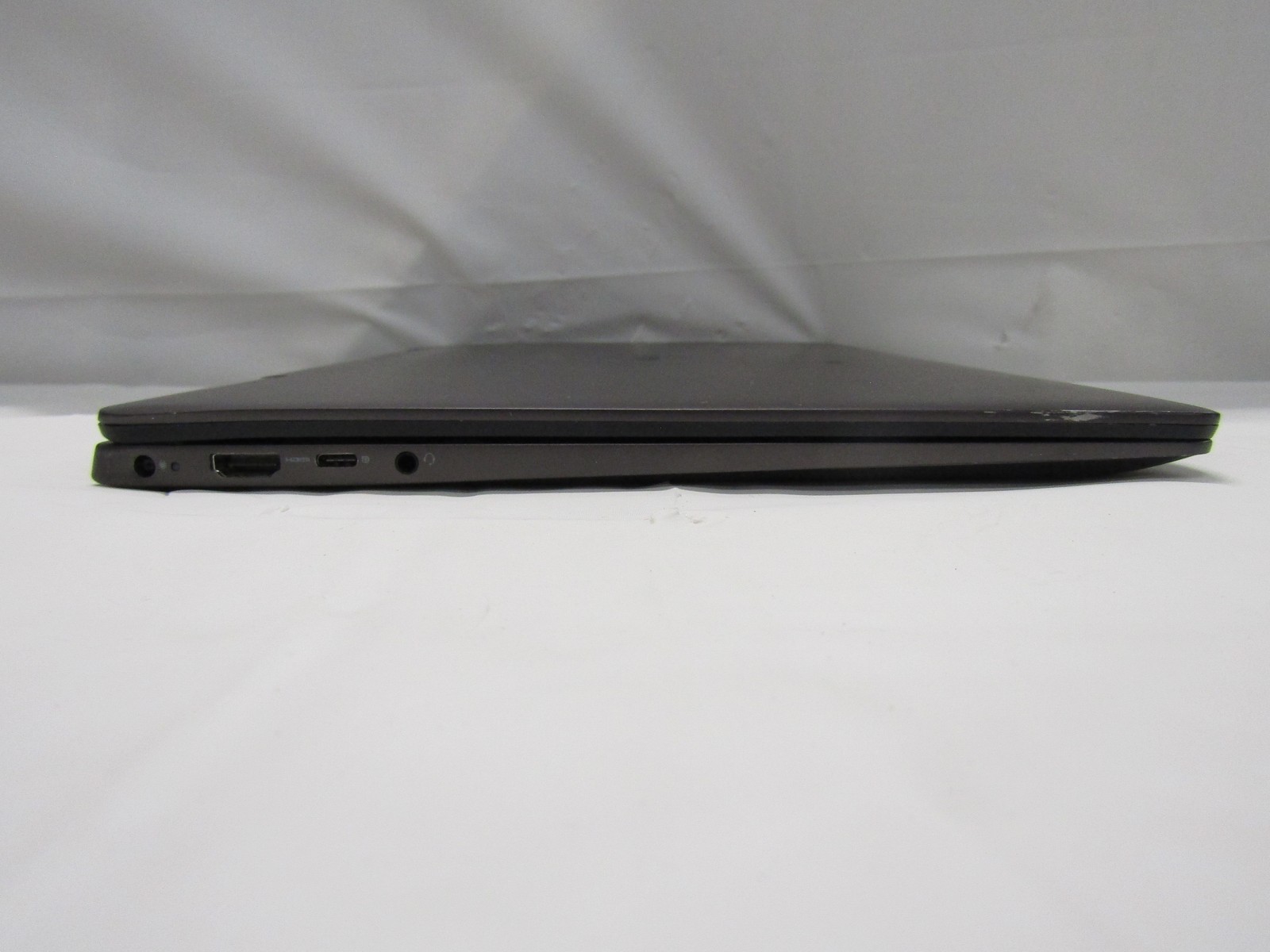 Dell Inspiron 7586 2-in-1 1.8GHz i7-8565U 16GB RAM 512GB SSD Nvidia MX150 NO OS