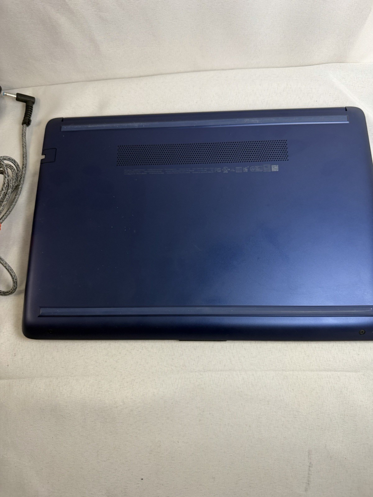 HP 14-cf2111wm 14″ Laptop Blue Intel Processor Windows 11 W/charger EUC