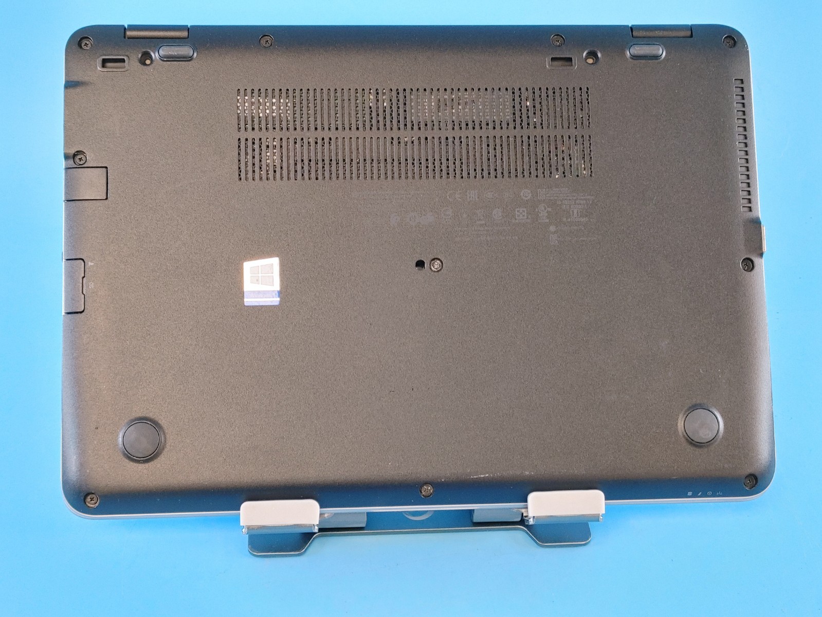 HP EliteBook 840 G3 1BD13UP 14 i5-6300U 2.4 16GB 256GB SSD WINDOWS 10 PRO