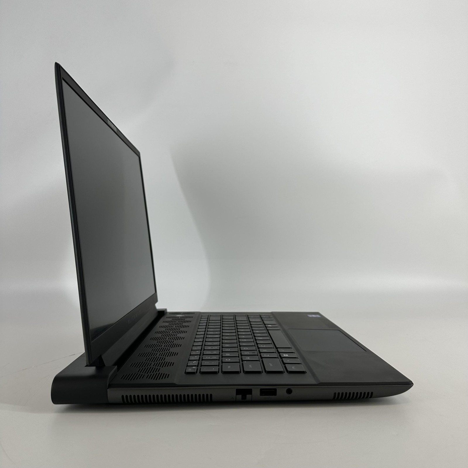 Dell Alienware M16 R1 165Hz QHD+ 2.1 GHz i7-13700HX 16GB 1TB SSD RTX 4070