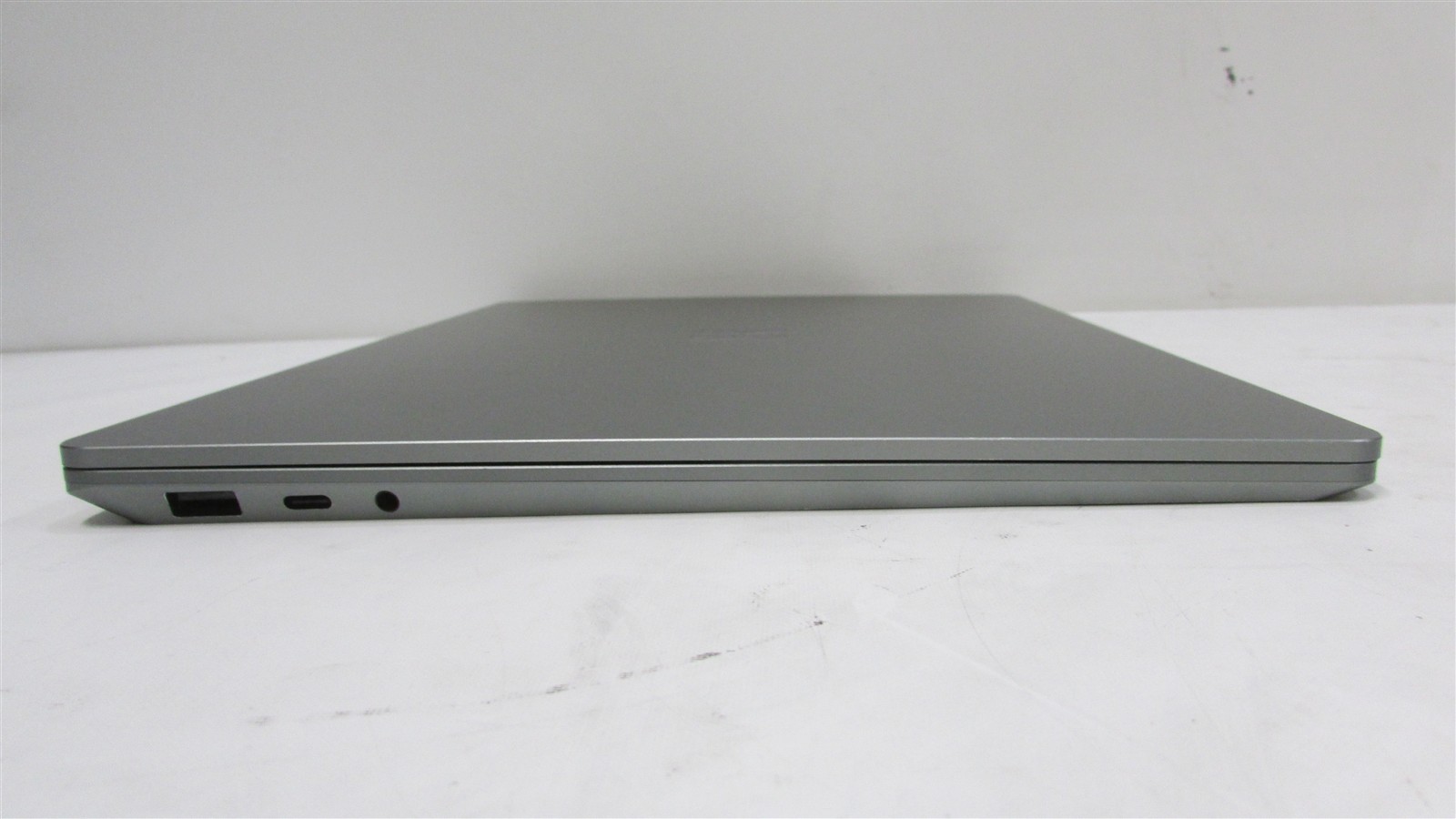 Microsoft Surface Laptop 5 1951 i5-1235U 2.5GHz 8GB RAM 512GB 13.5″ Win 10 Home