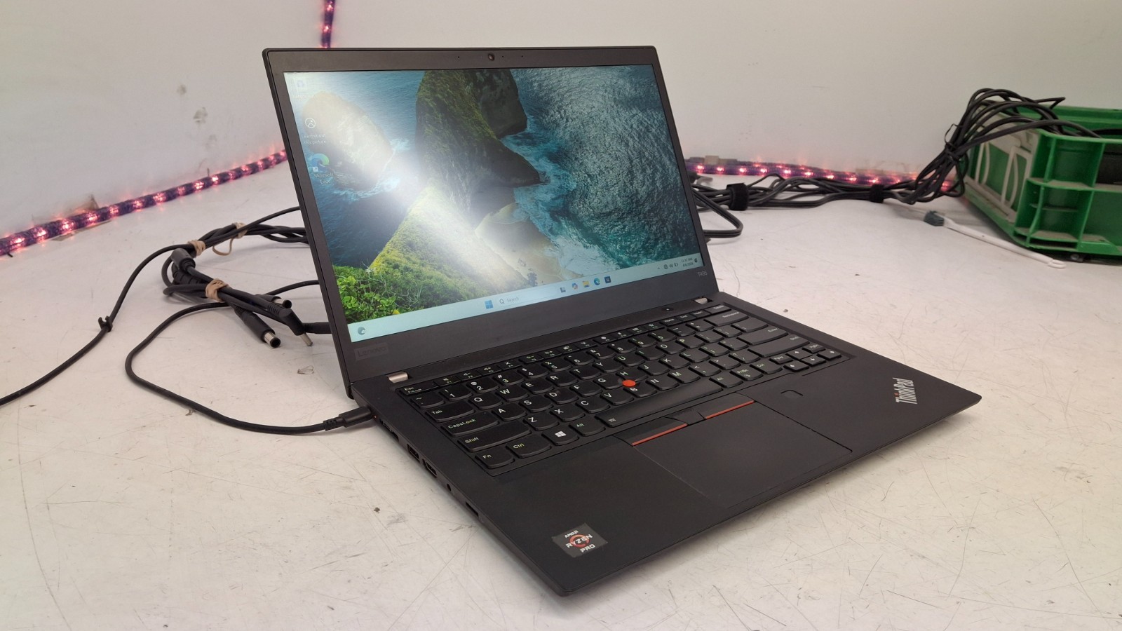 Lenovo ThinkPad T495 (Ryzen 7 Pro 3700U, 16GB RAM, 512GB SSD) NO PERIPHERALS