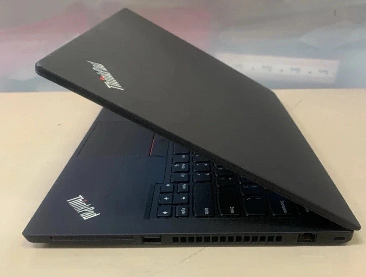 Thinkpad T490 i7, 32GB 512GB SSD NVIDIA MX250 1920×1080 Touch Win11 Office 2024