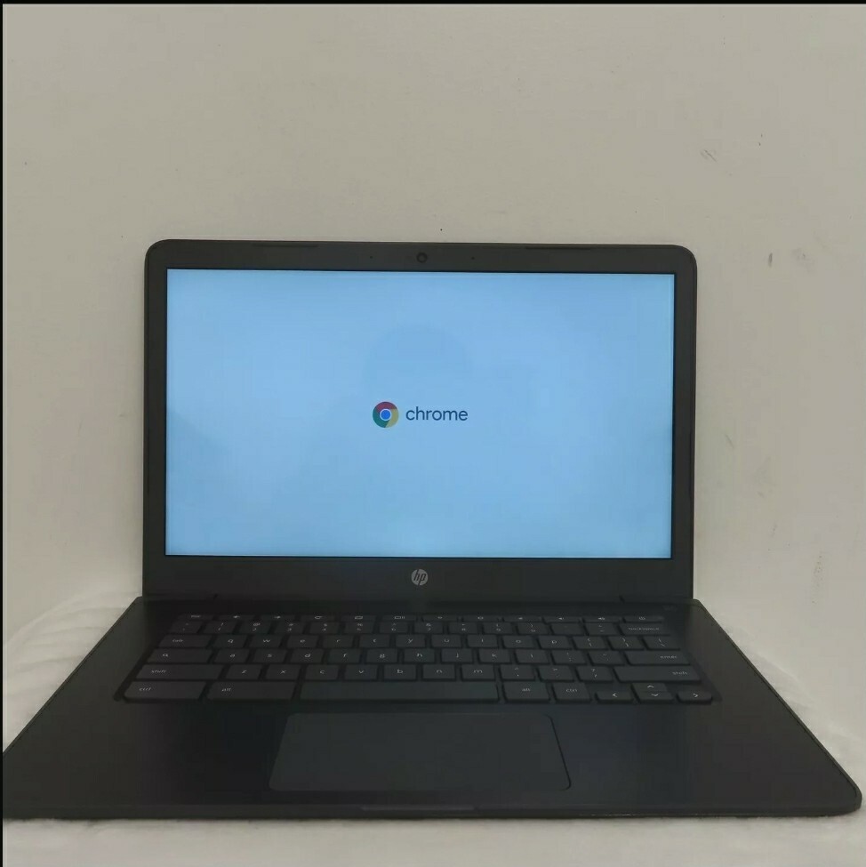 HP Chromebook 14-db0025nr 14 in 32 GB eMMC, AMD A4 9120, 4 GB Gray BARELY USED