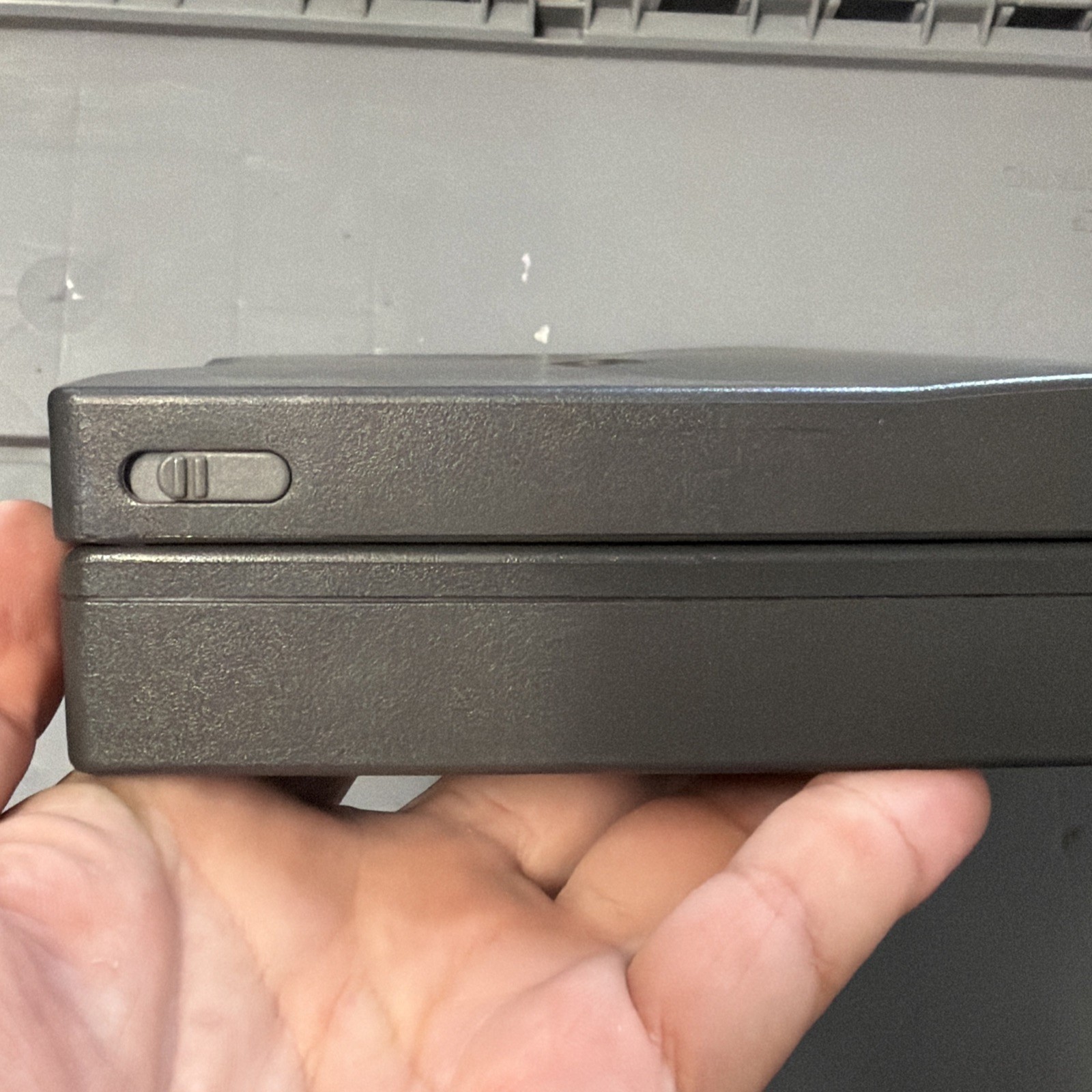 COMPAQ CONTURA 400CX 8.5″ VINTAGE PC LAPTOP SOLD AS-IS (POWERS ON)