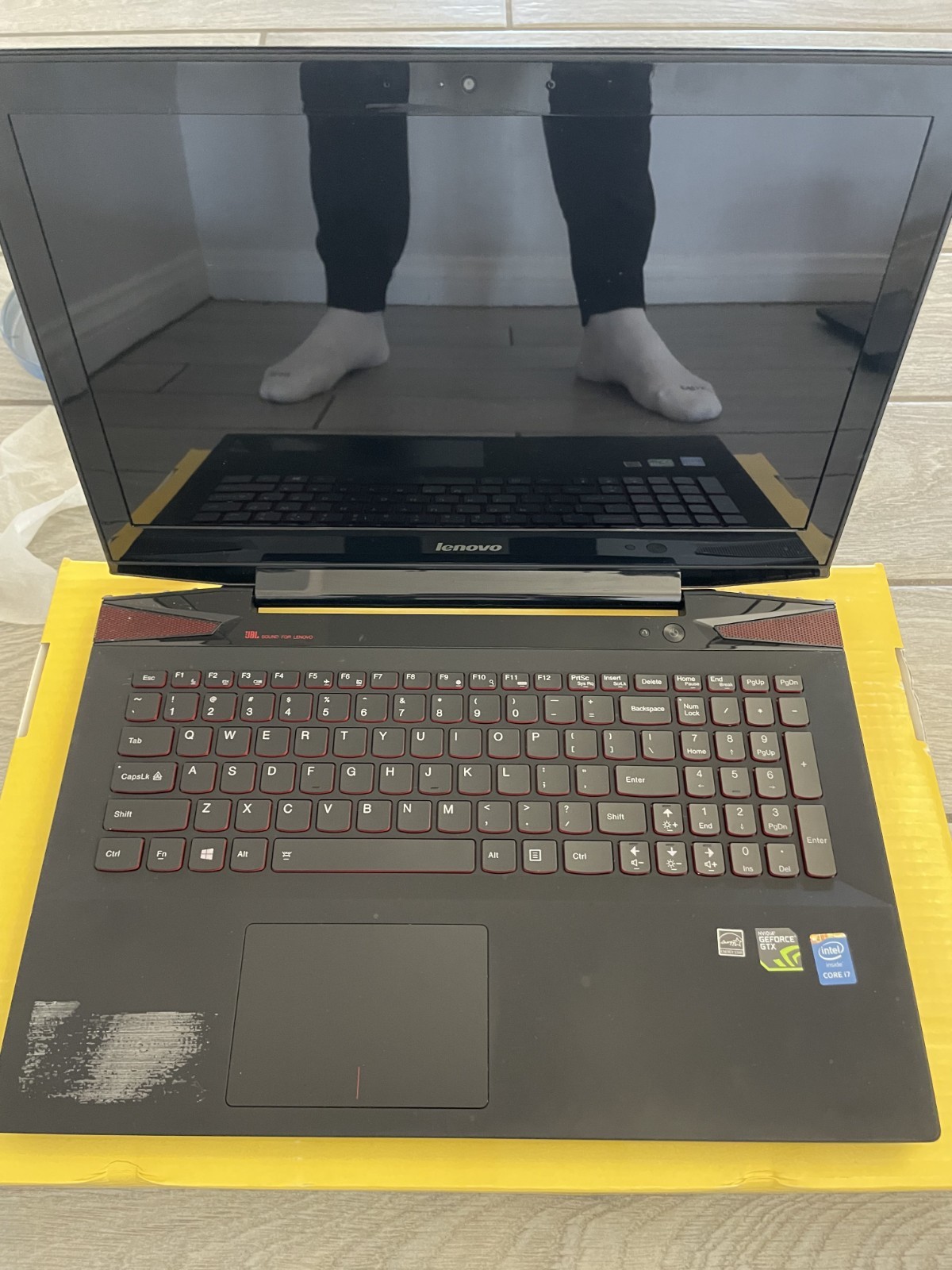 Lenovo Y520-15IKBN intel i7-7700HQ @2.80GHz 16GB RAM WITH CHARGER!!