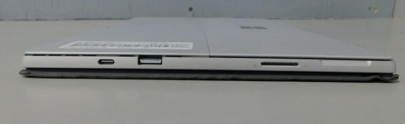 Microsoft Surface Pro 7 i7-1065G7 16GB 512GB Win 11 Pro (Slight Screen Issue)